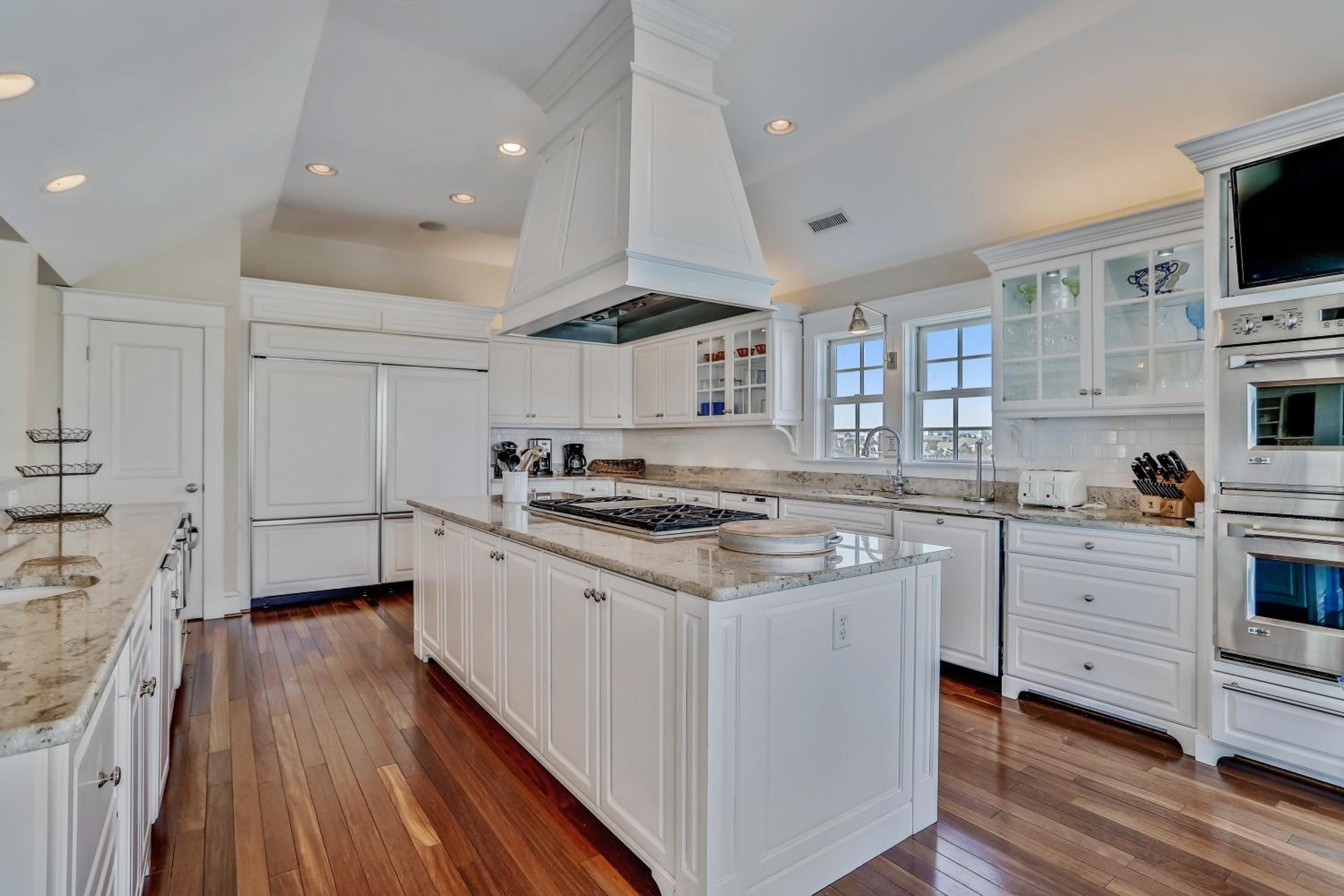 Frankly My Dear - Duck, Oceanfront, Elevator, Wheelchair Friendly, Pool Table, Pool, Hot Tub, Flex Stays view 5