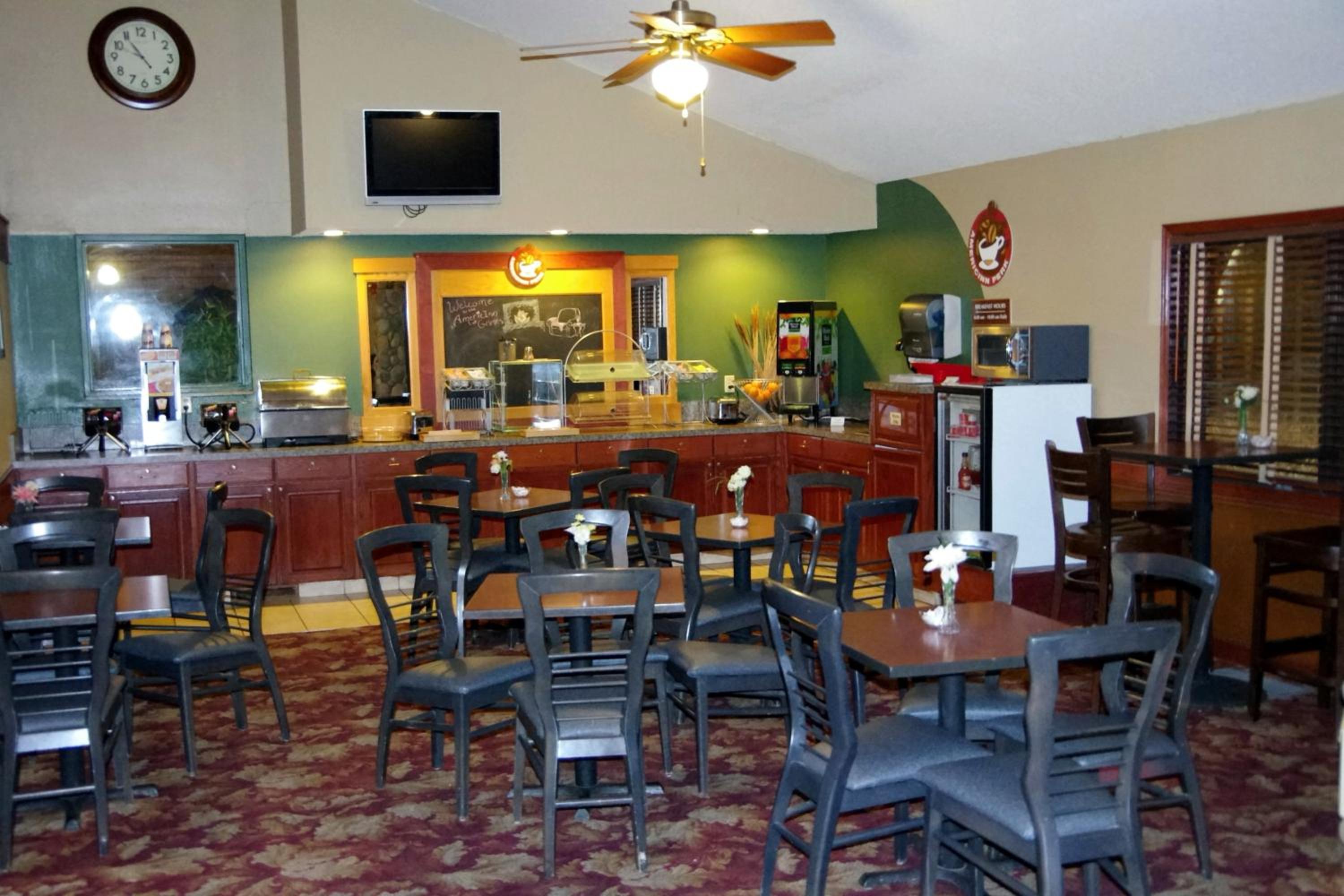 AmericInn by Wyndham Grimes - Property Image 15