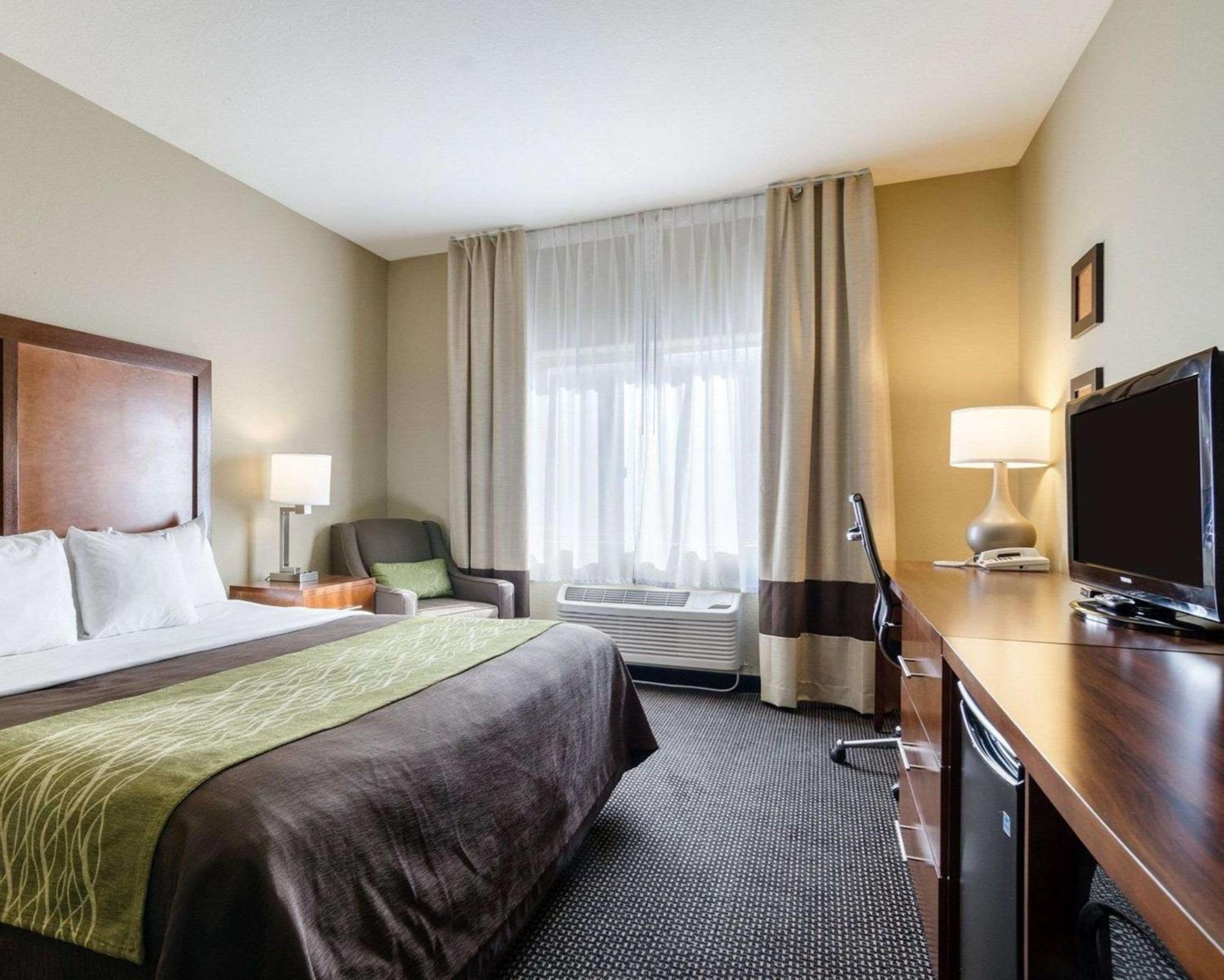 Garden City Vacations - Comfort Inn - Property Image 3