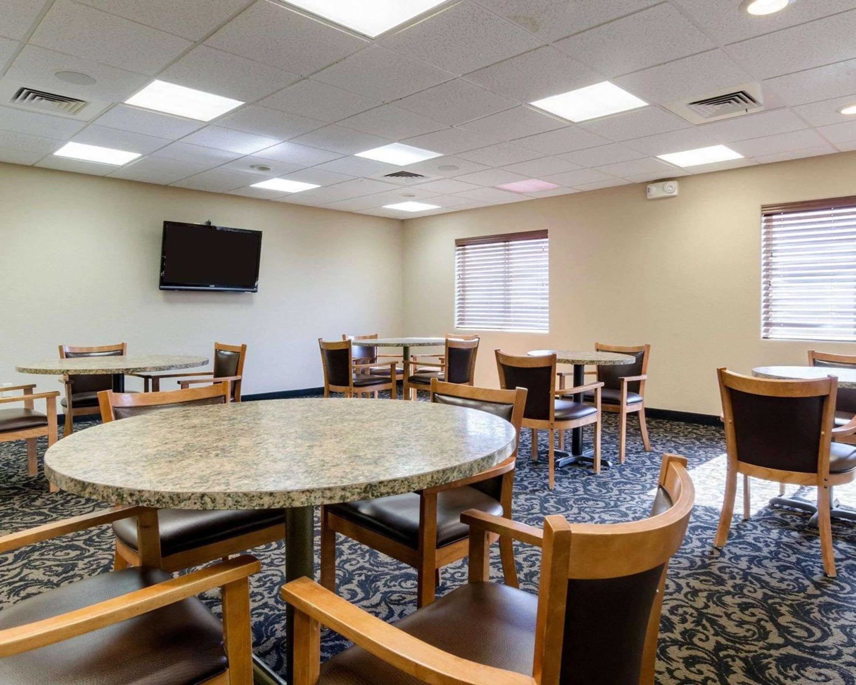 Garden City Vacations - Comfort Inn - Property Image 2