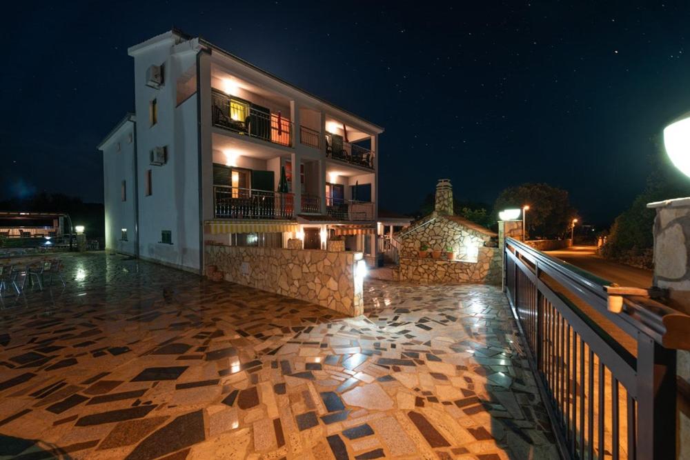 Apartments Karen view 3