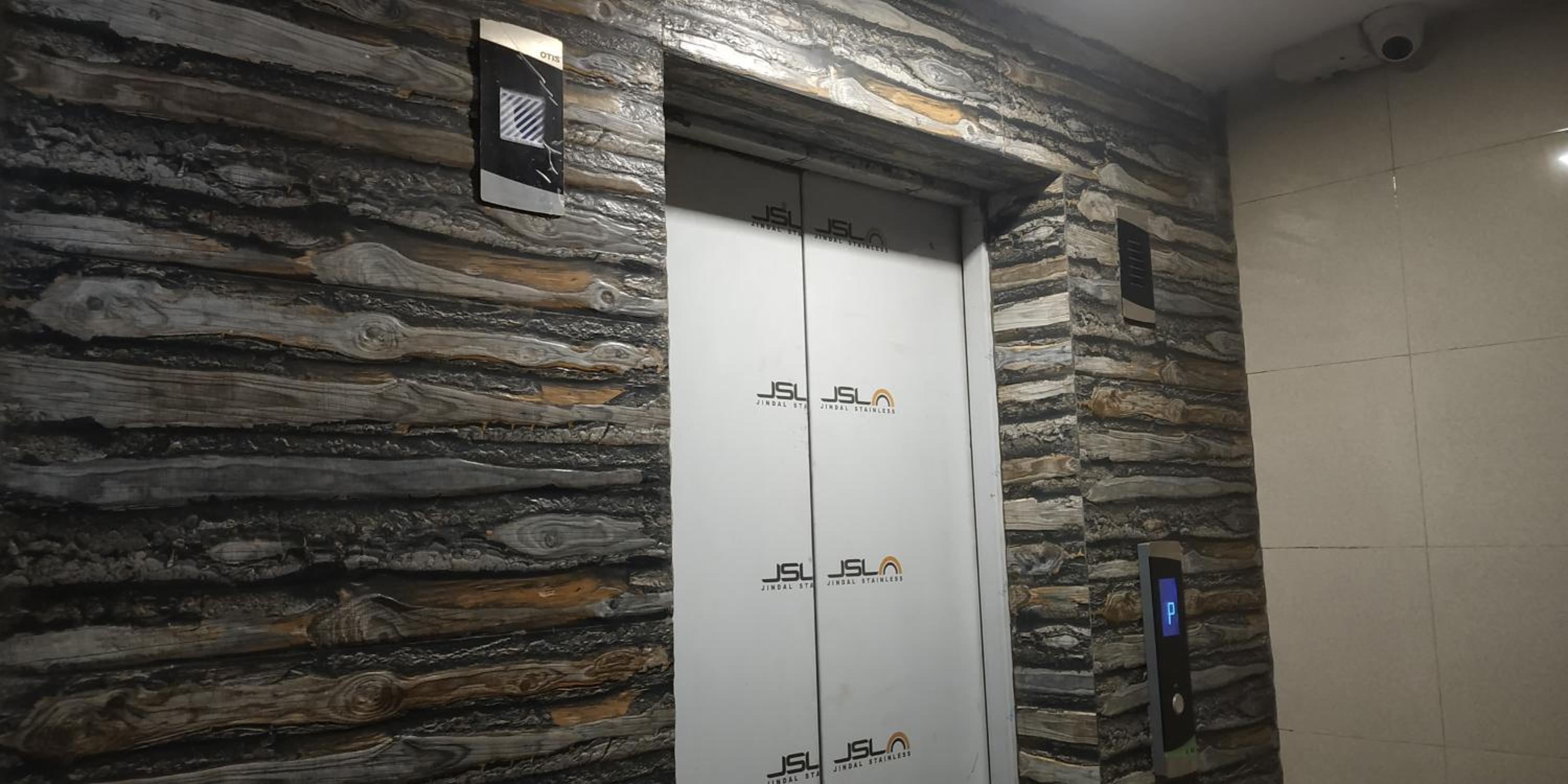 2BHK Short Stay Apartment walking Max Saket ( LIFT +Kitchen+Parking+3 nights min stay) view 3