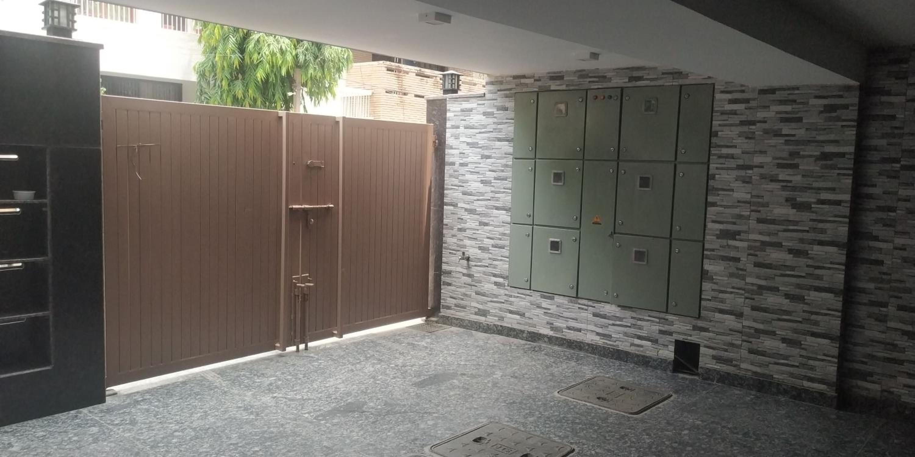 2BHK Short Stay Apartment walking Max Saket ( LIFT +Kitchen+Parking+3 nights min stay) view 4
