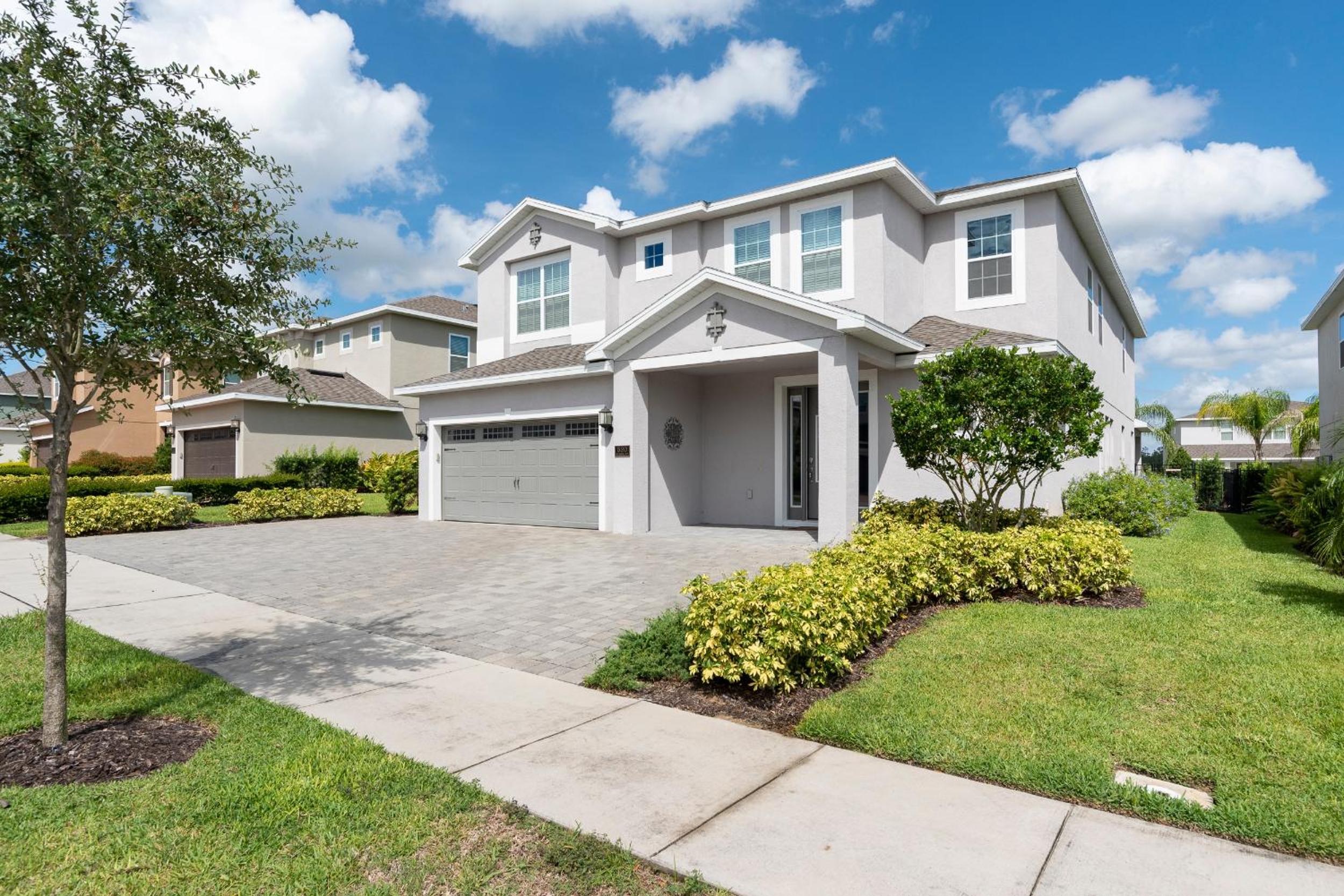 Hotel Upscale Modern Getaway Home With Heated Pool/Hot Tub, 9 Beds 8.5 Bath Sleeps 18+