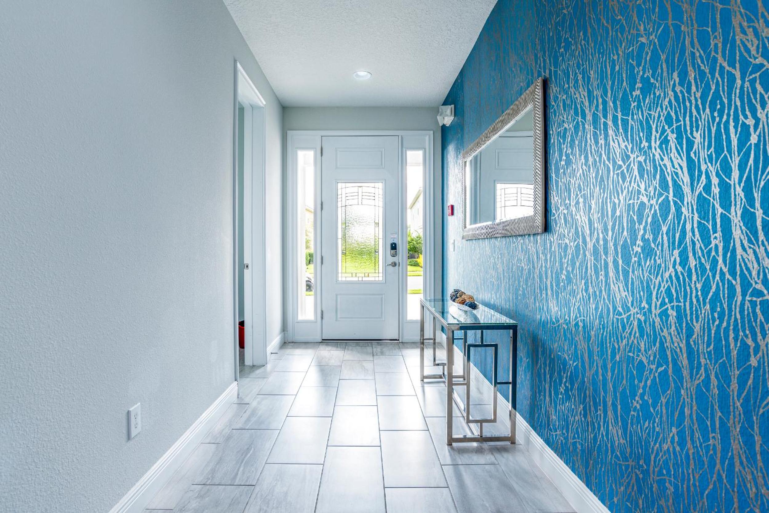 Upscale Modern Getaway home with heated pool/hot tub, 9 beds 8.5 bath Sleeps 18+