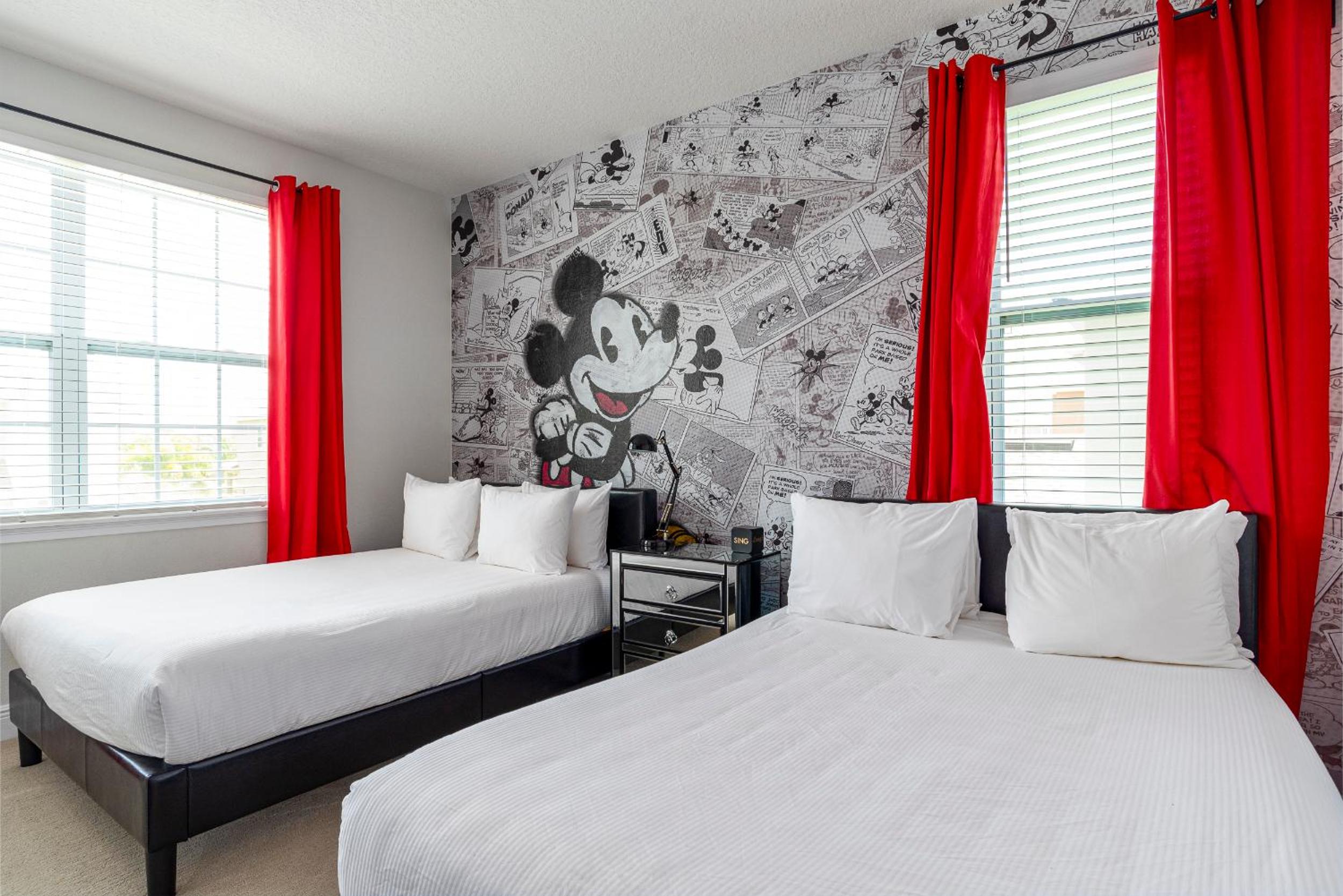 Upscale Modern Getaway home with heated pool/hot tub, 9 beds 8.5 bath Sleeps 18+