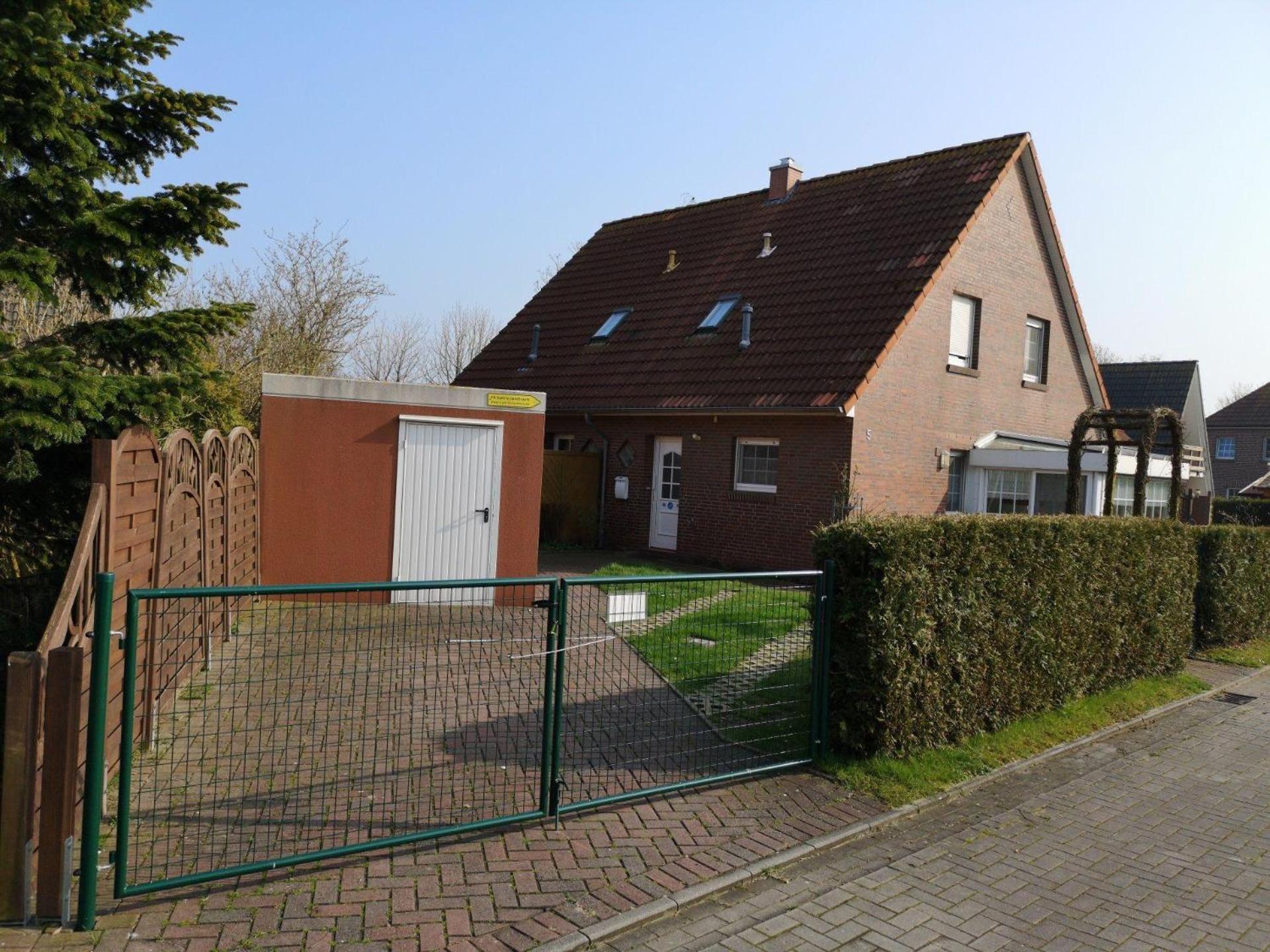 FH-Ostfrieslandtraum-mit-Wintergarten-und-eingezaeuntem-Grundstueck view 3