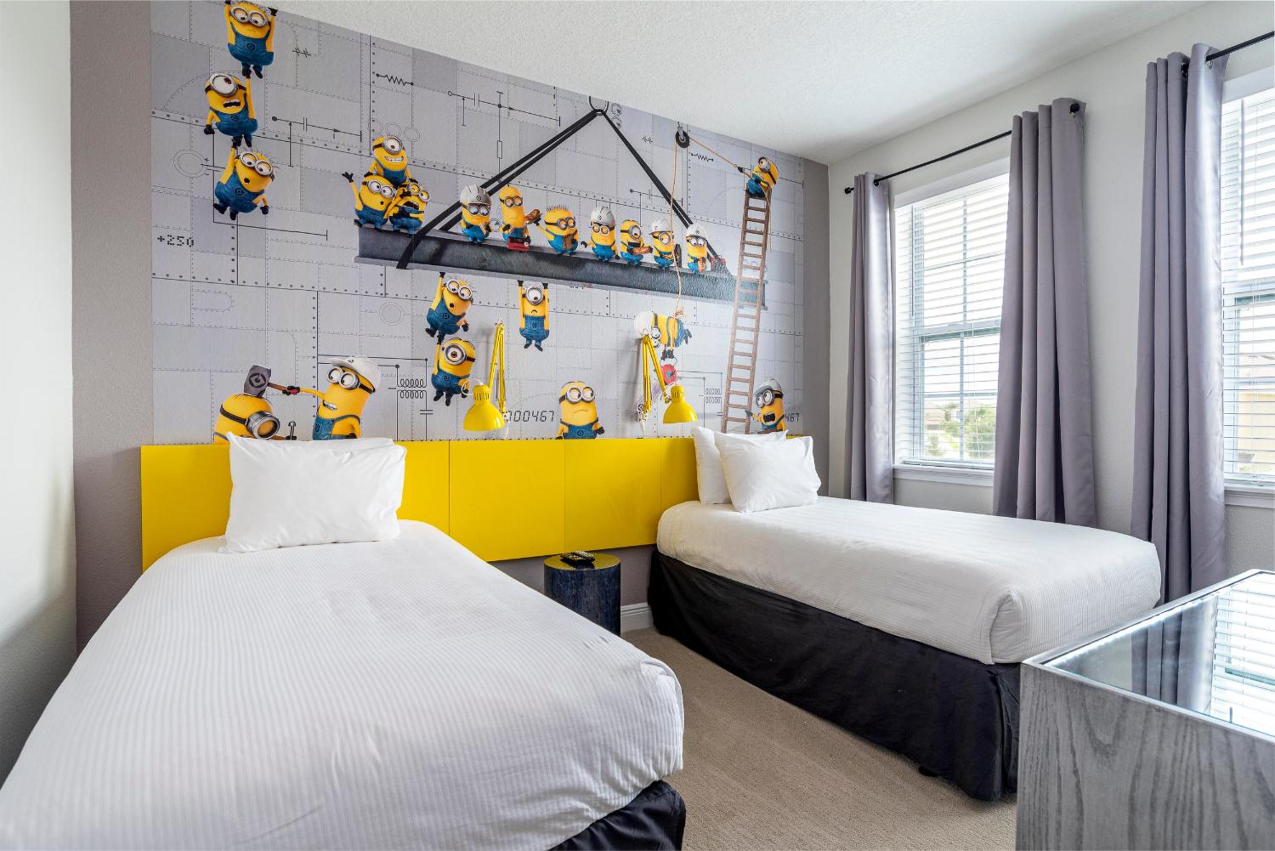 Upscale Modern Getaway home with heated pool/hot tub, 9 beds 8.5 bath Sleeps 18+