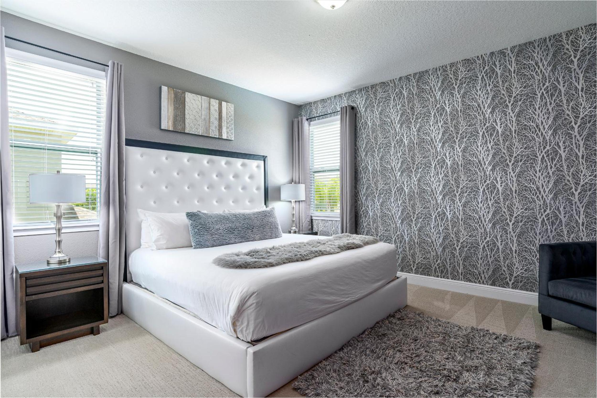 Upscale Modern Getaway home with heated pool/hot tub, 9 beds 8.5 bath Sleeps 18+