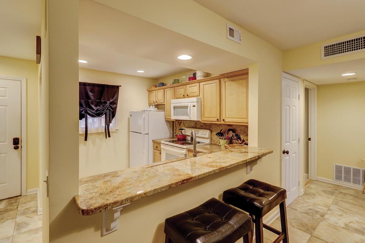 105 Beckenham 2 BR Port Royal Beach view 3
