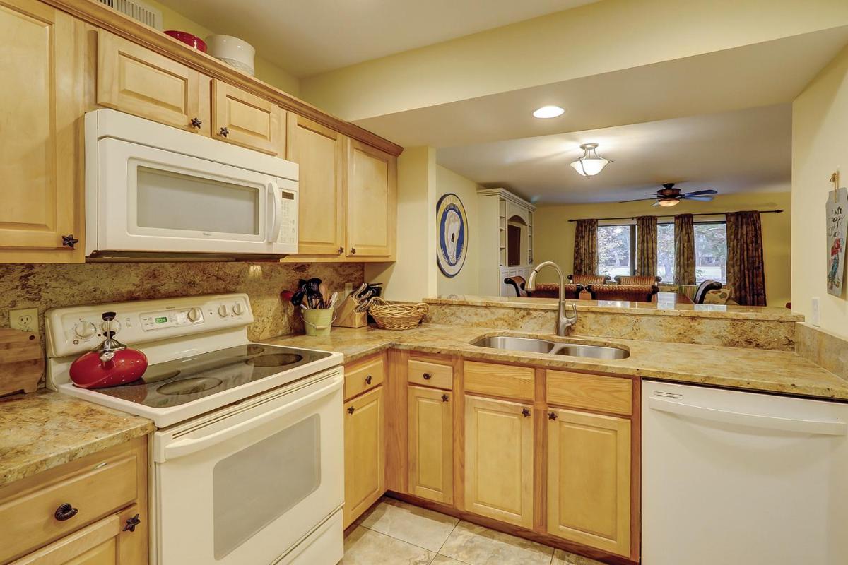 105 Beckenham 2 BR Port Royal Beach view 5