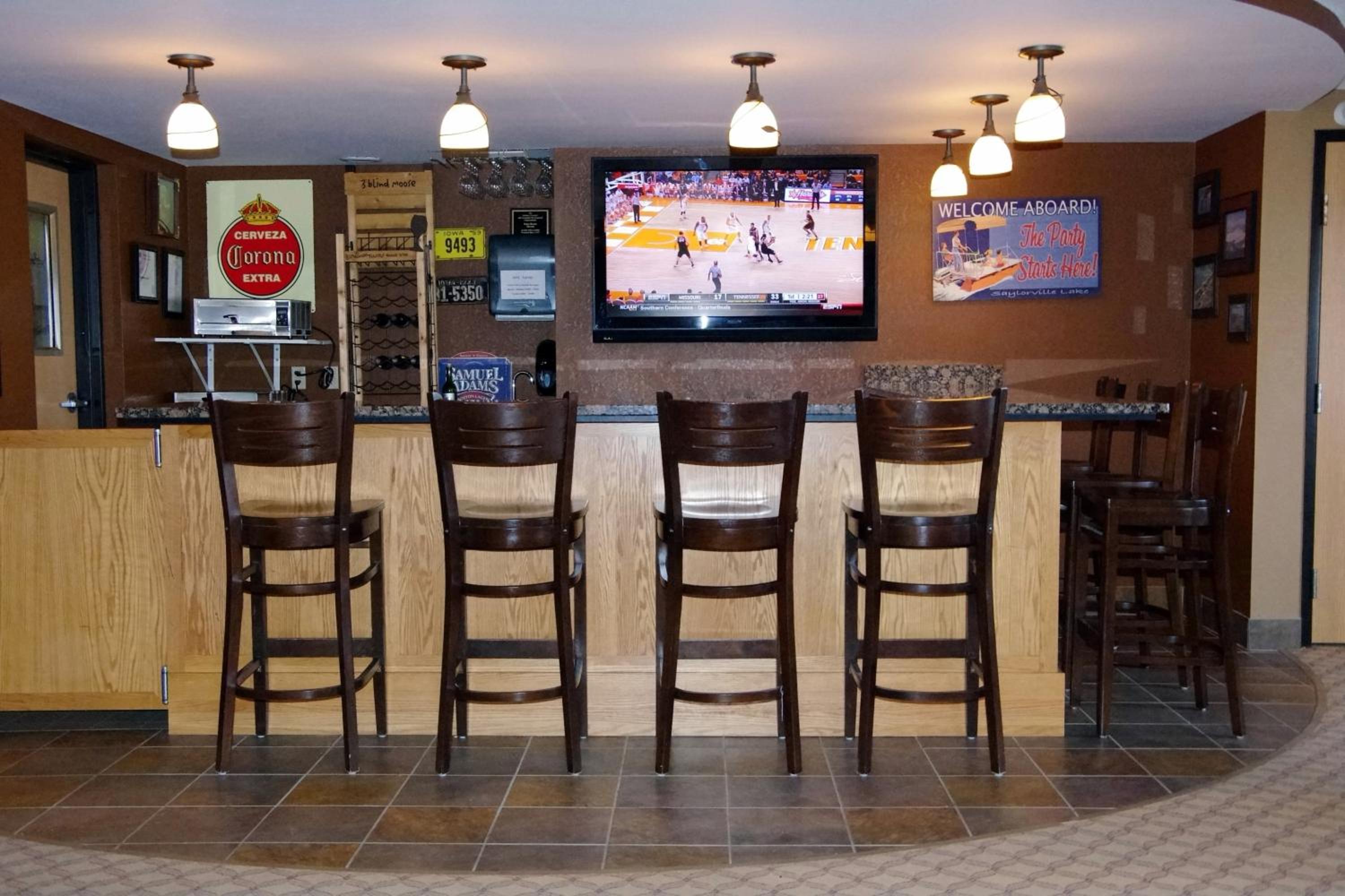AmericInn by Wyndham Grimes - Property Image 22