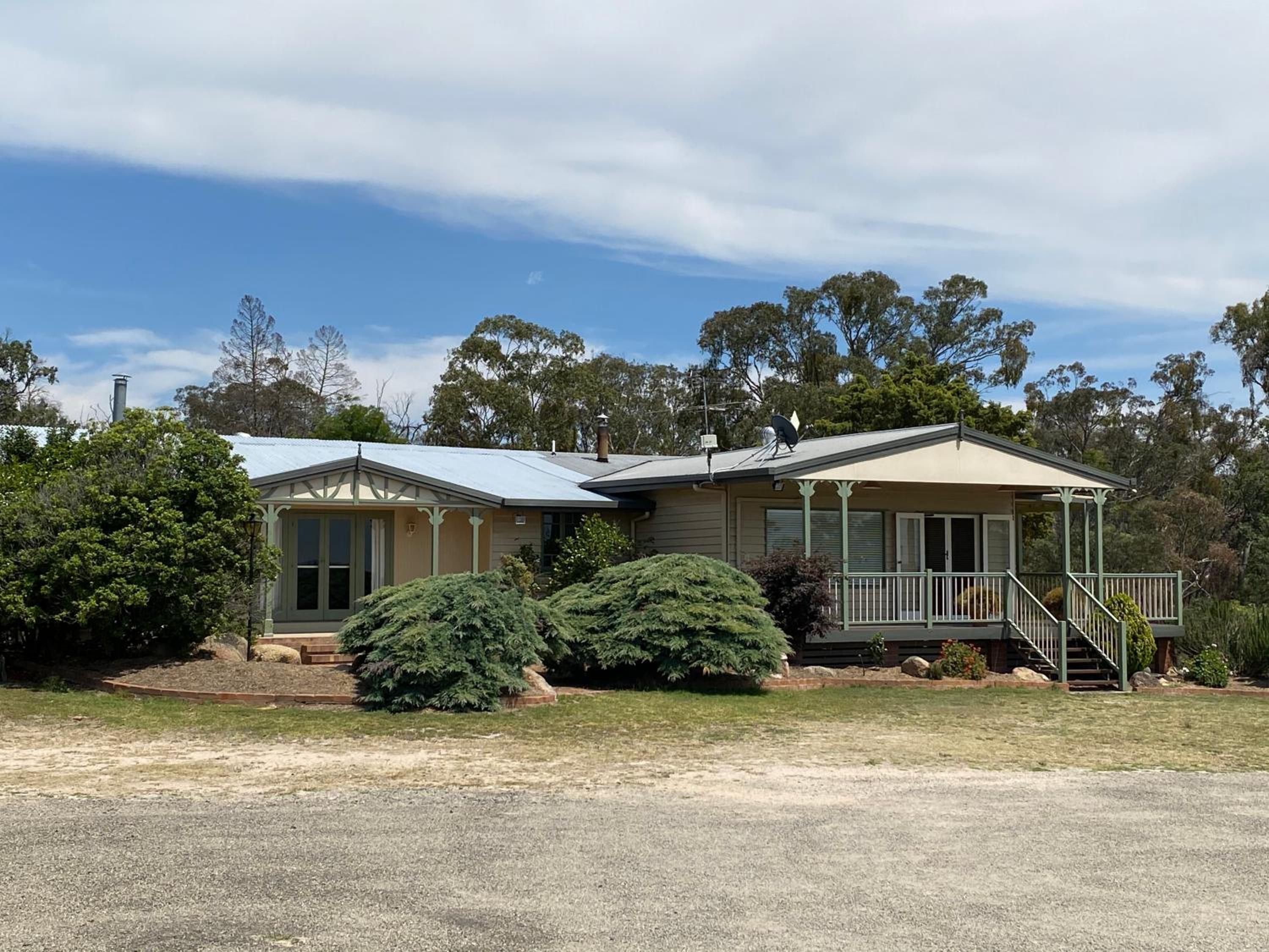 Big Fella Wines & Farmstay