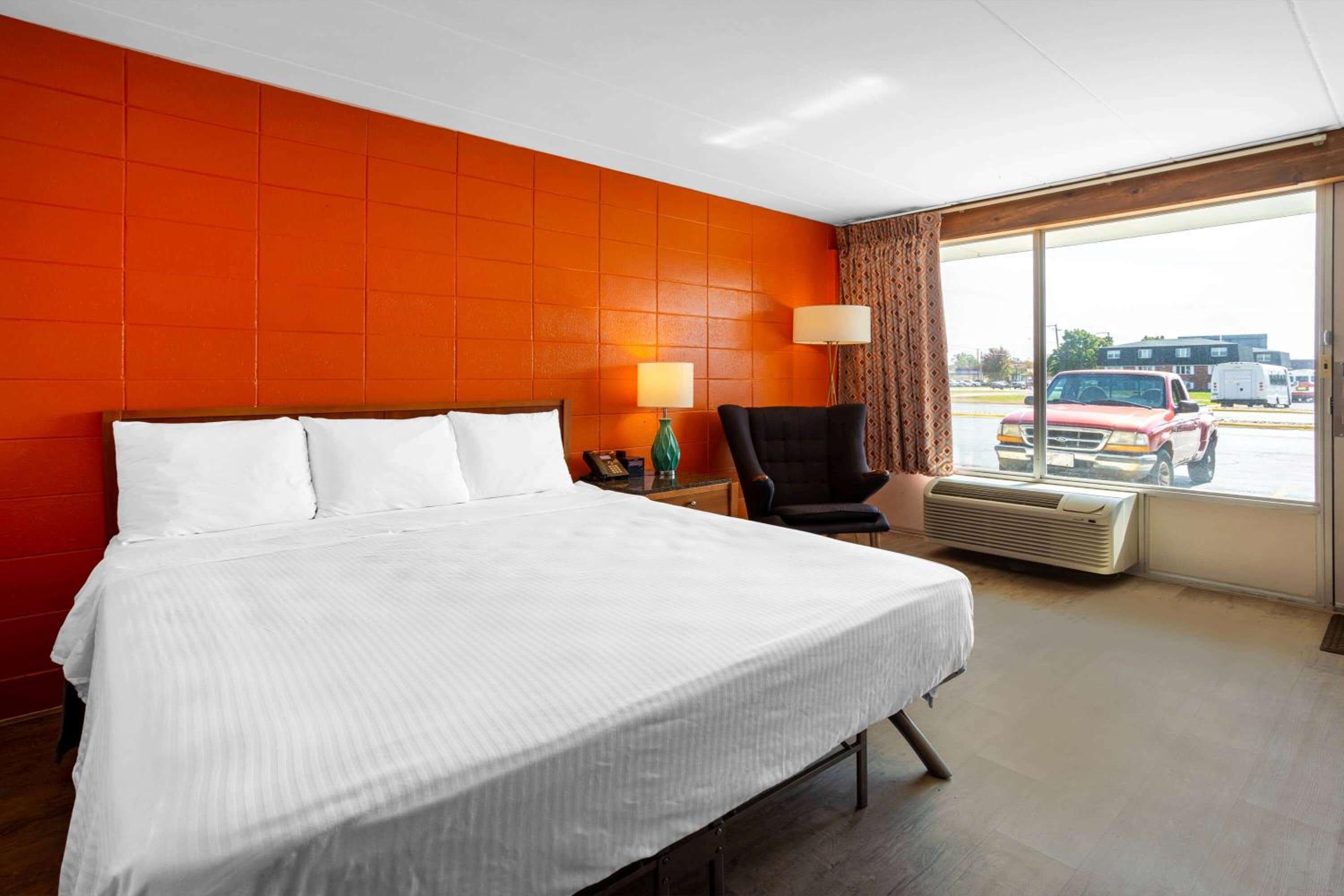 Starved Rock Motor Inn