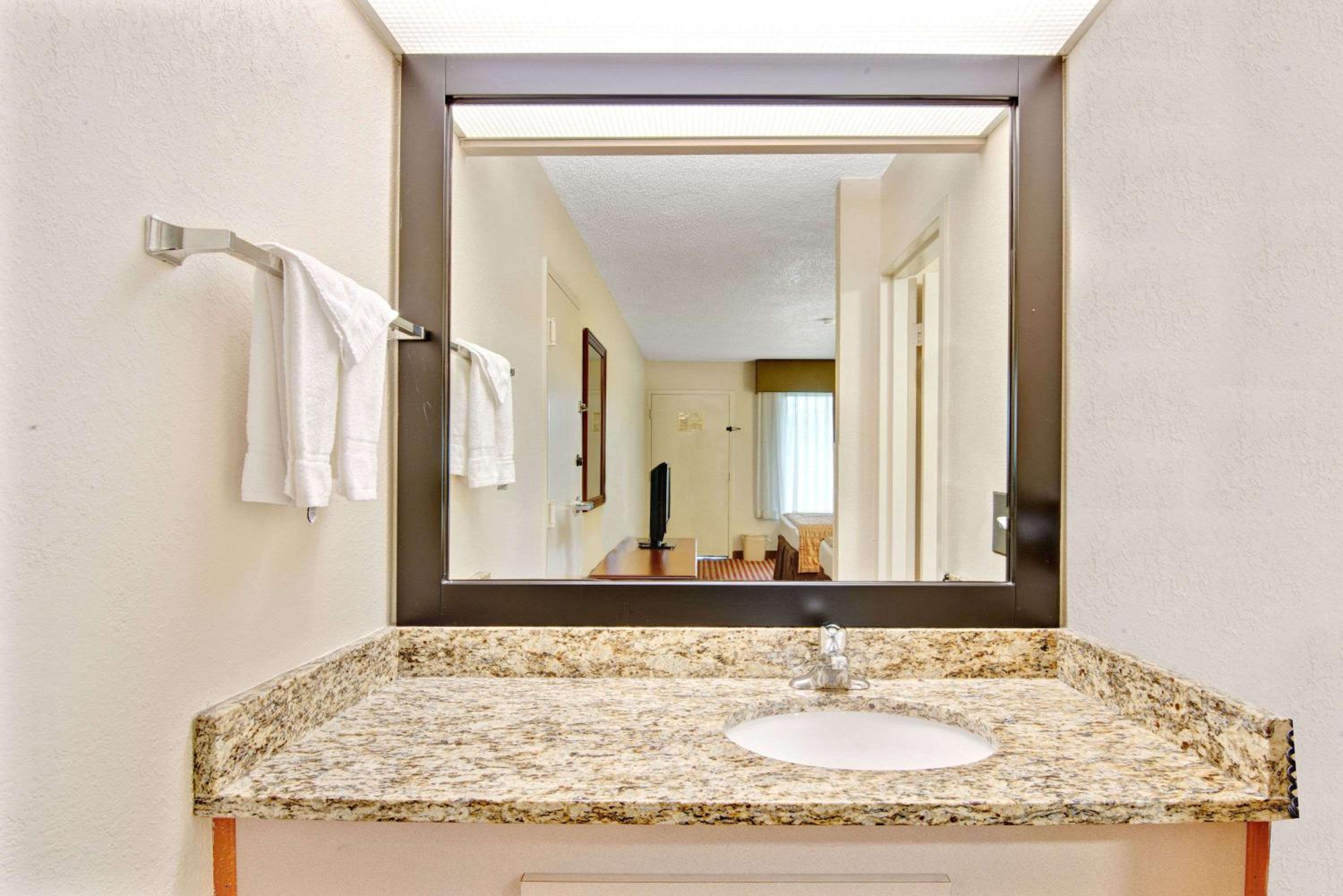 Baymont by Wyndham Nashville Airport - Property Image 14