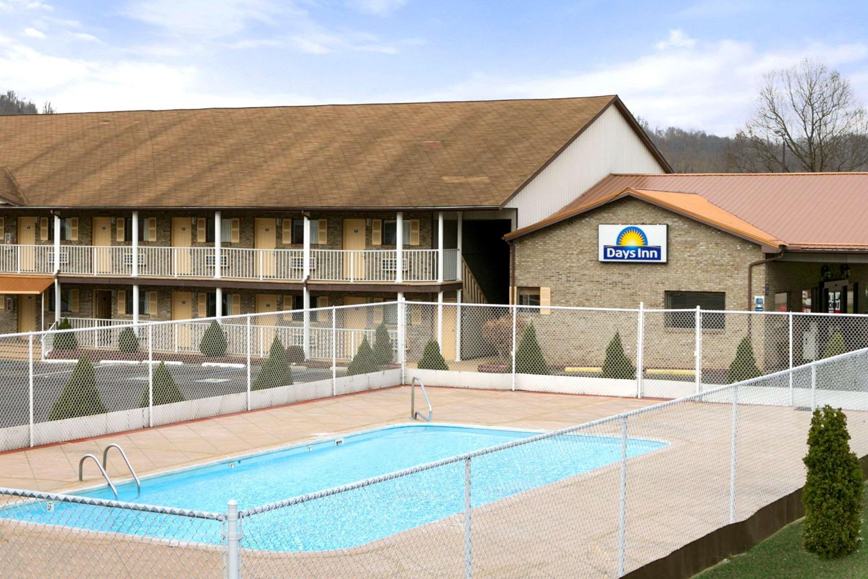Days Inn by Wyndham Huntington - Property Image 10