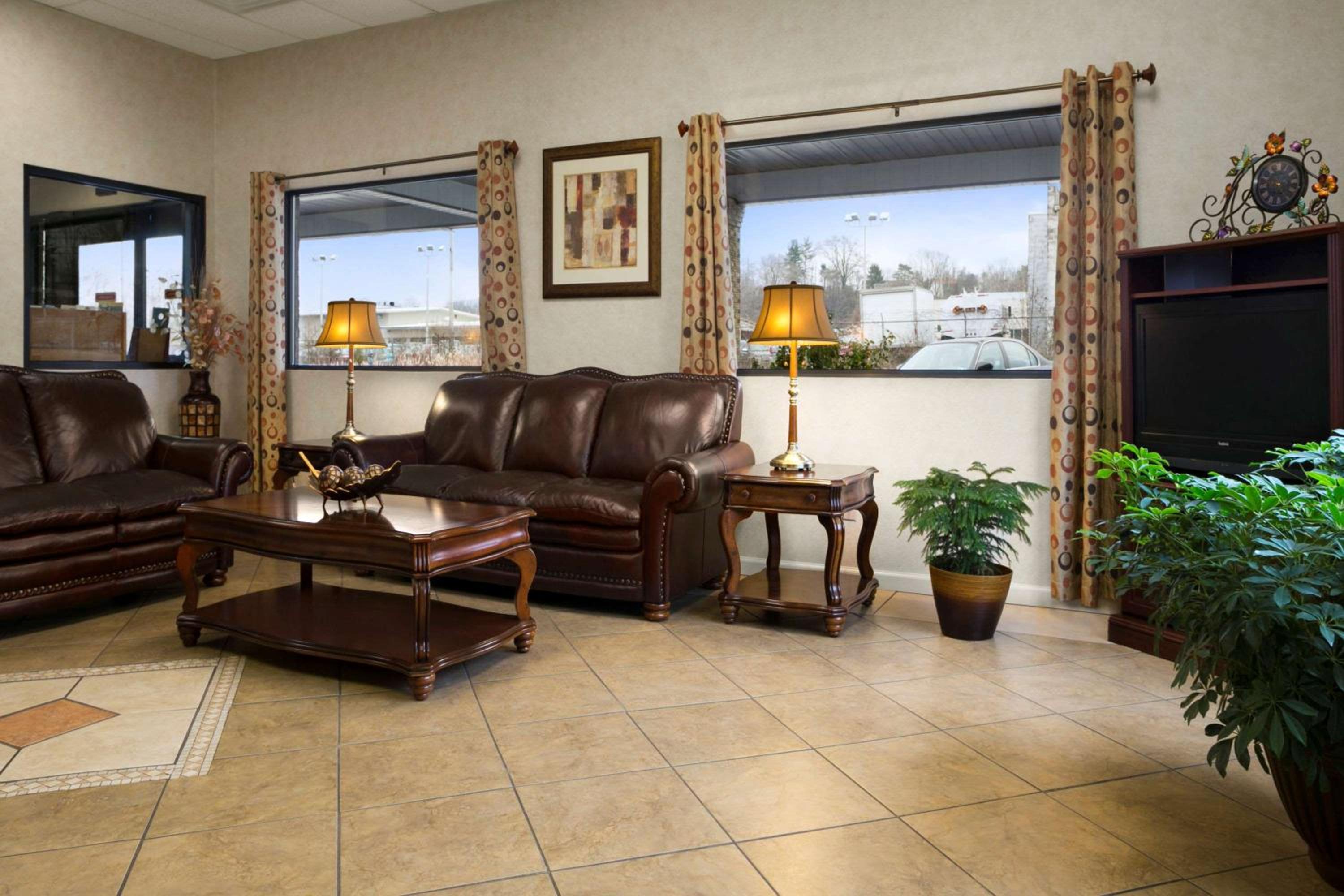 Days Inn by Wyndham Huntington - Property Image 1