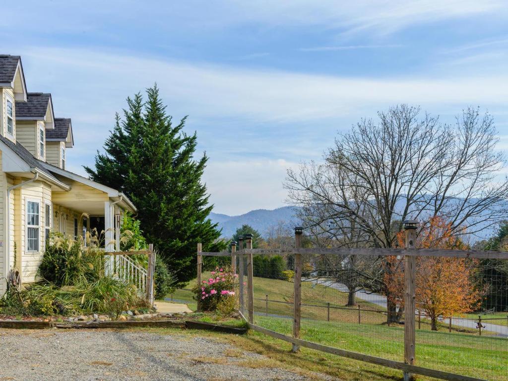 Biltmore Basecamp - MNT Views - 6 King Bedrooms view 5