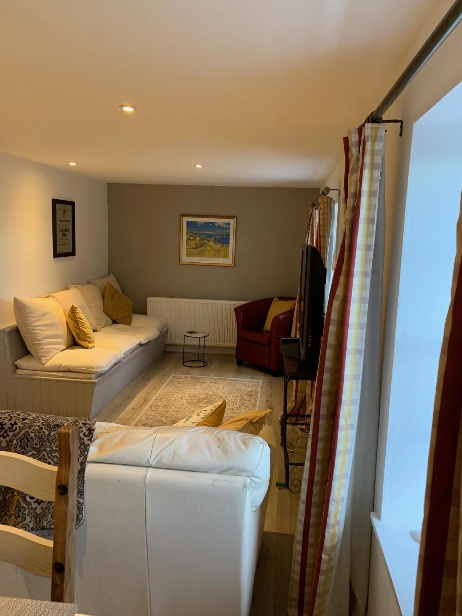 Hill House - Mews Town House, in a quiet private close, in the City Centre of Inverness. view 2