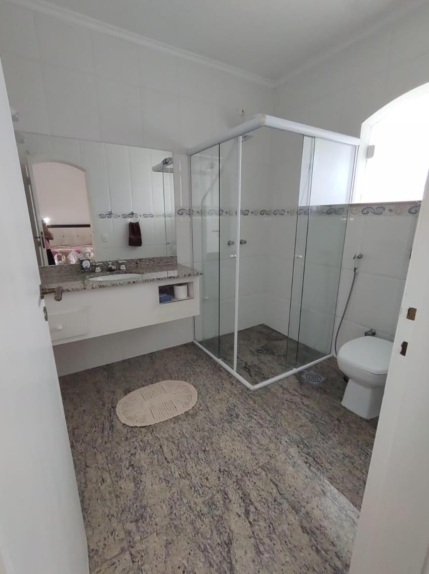 Casa Eventos e Temporada com 4 suites, piscina, churrasqueira, Wi-Fi, Ar Condicionado - Proximo Praia Mar Casado e Pernambuco - Guaruja -