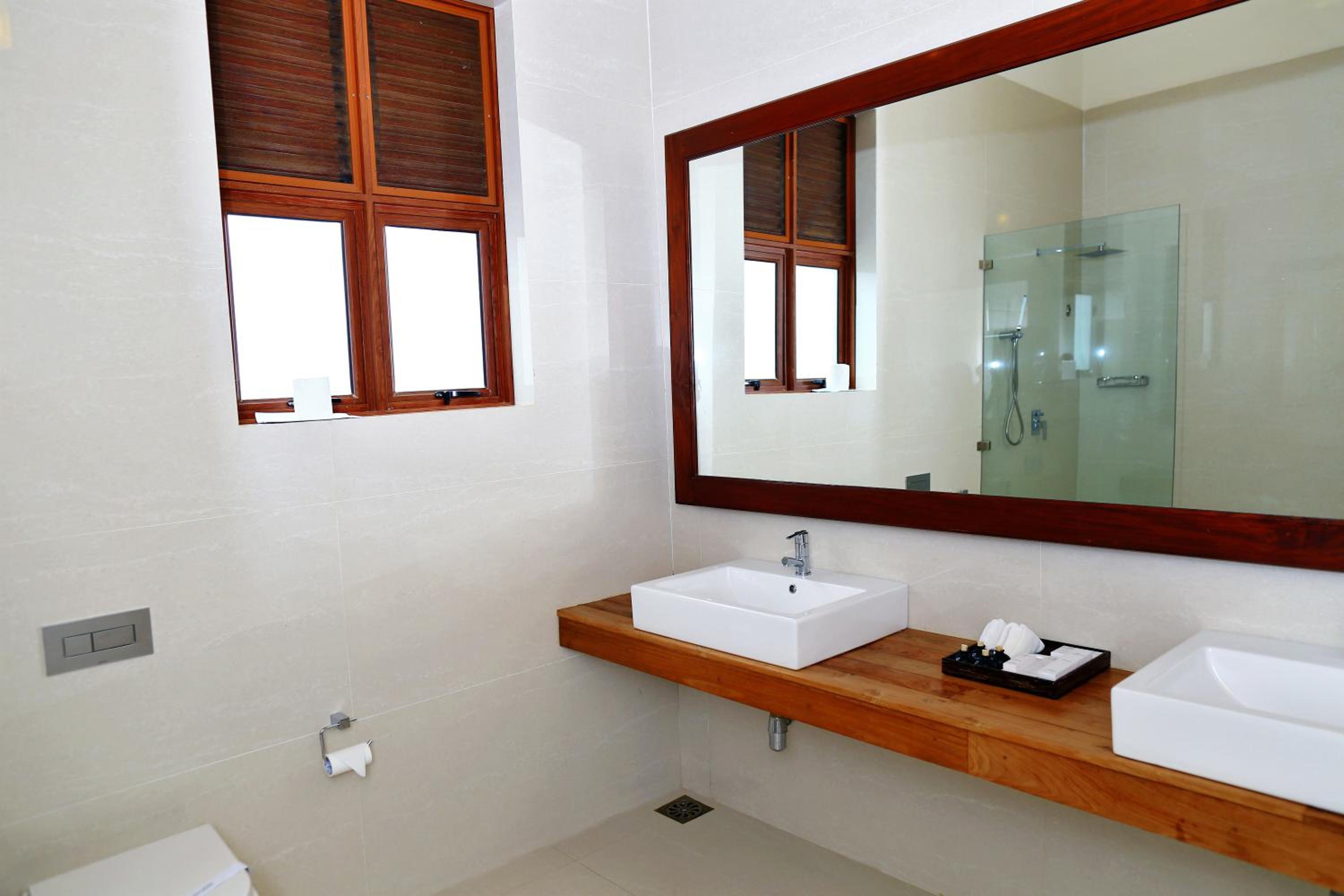 Amaranthe Bay Resort & Spa