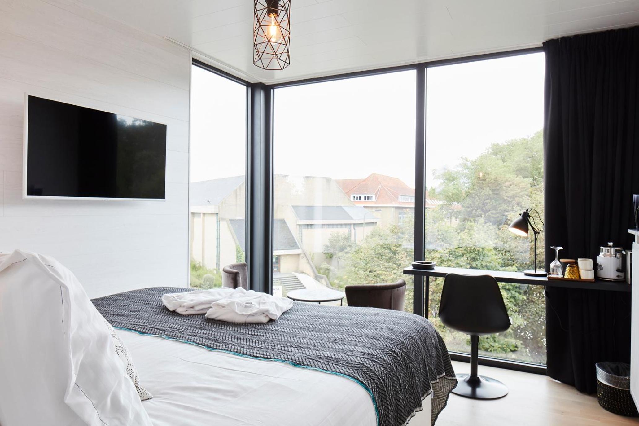 B&B Armalot by Julia