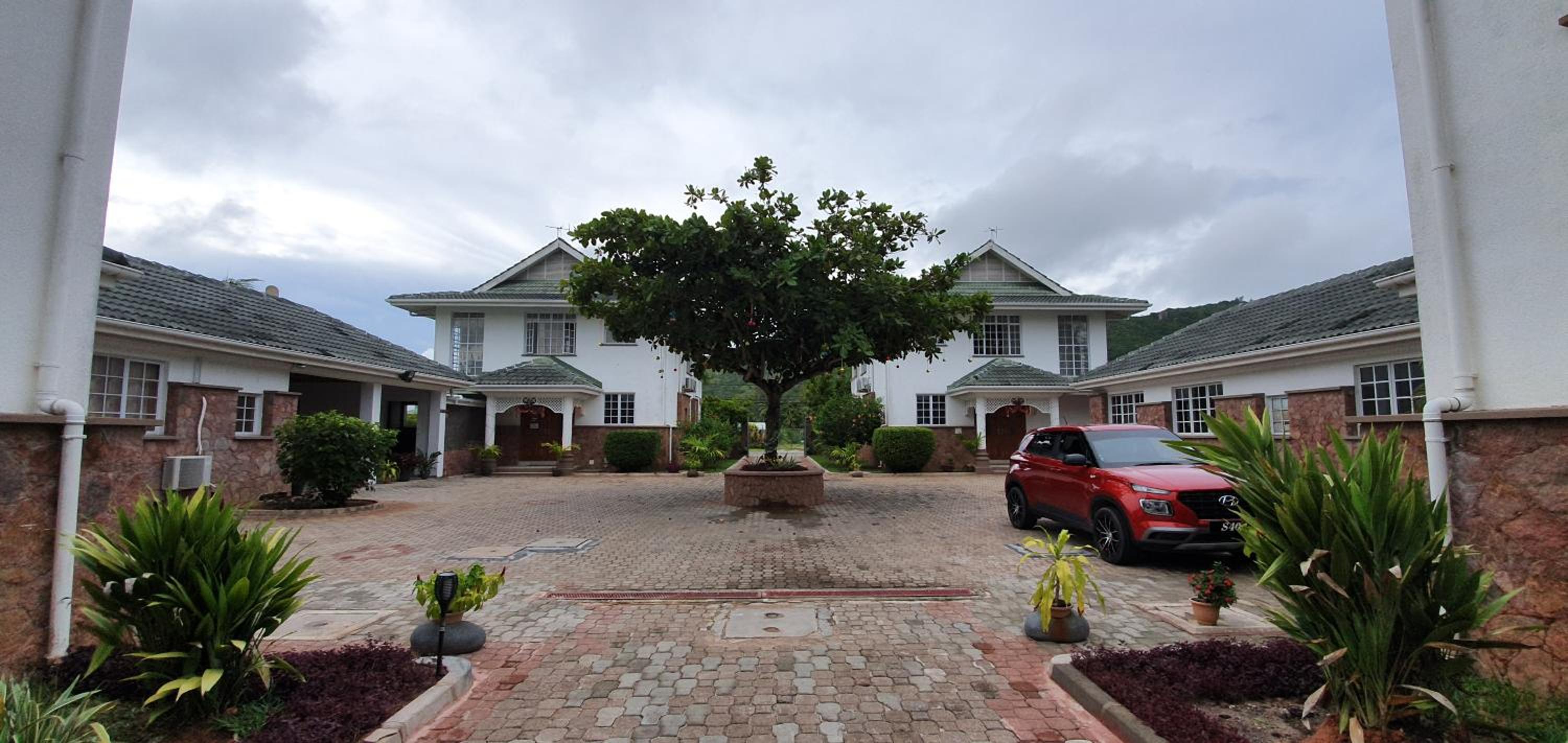 Hotel Ocean Jewels - Image 1