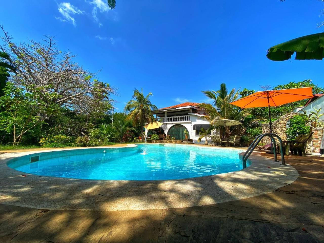 Tradewinds Lodge
