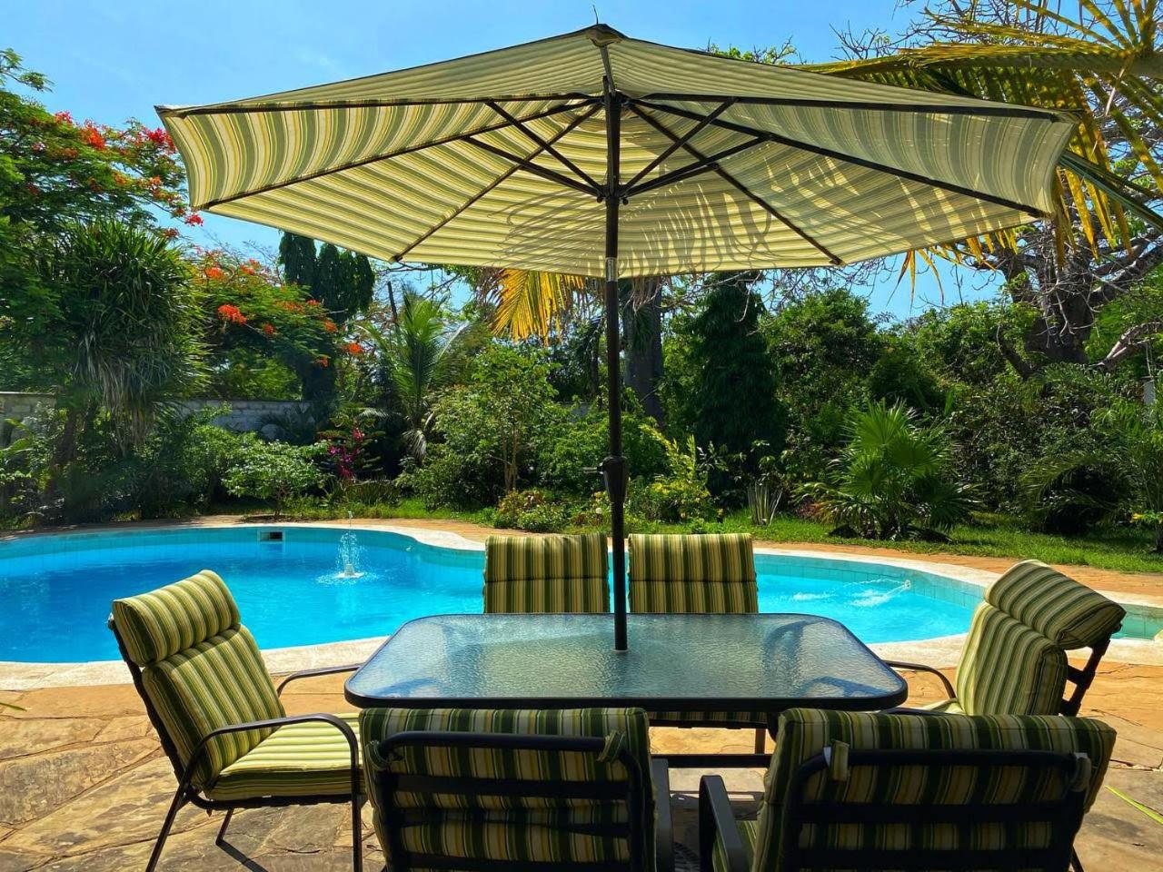 Tradewinds Lodge