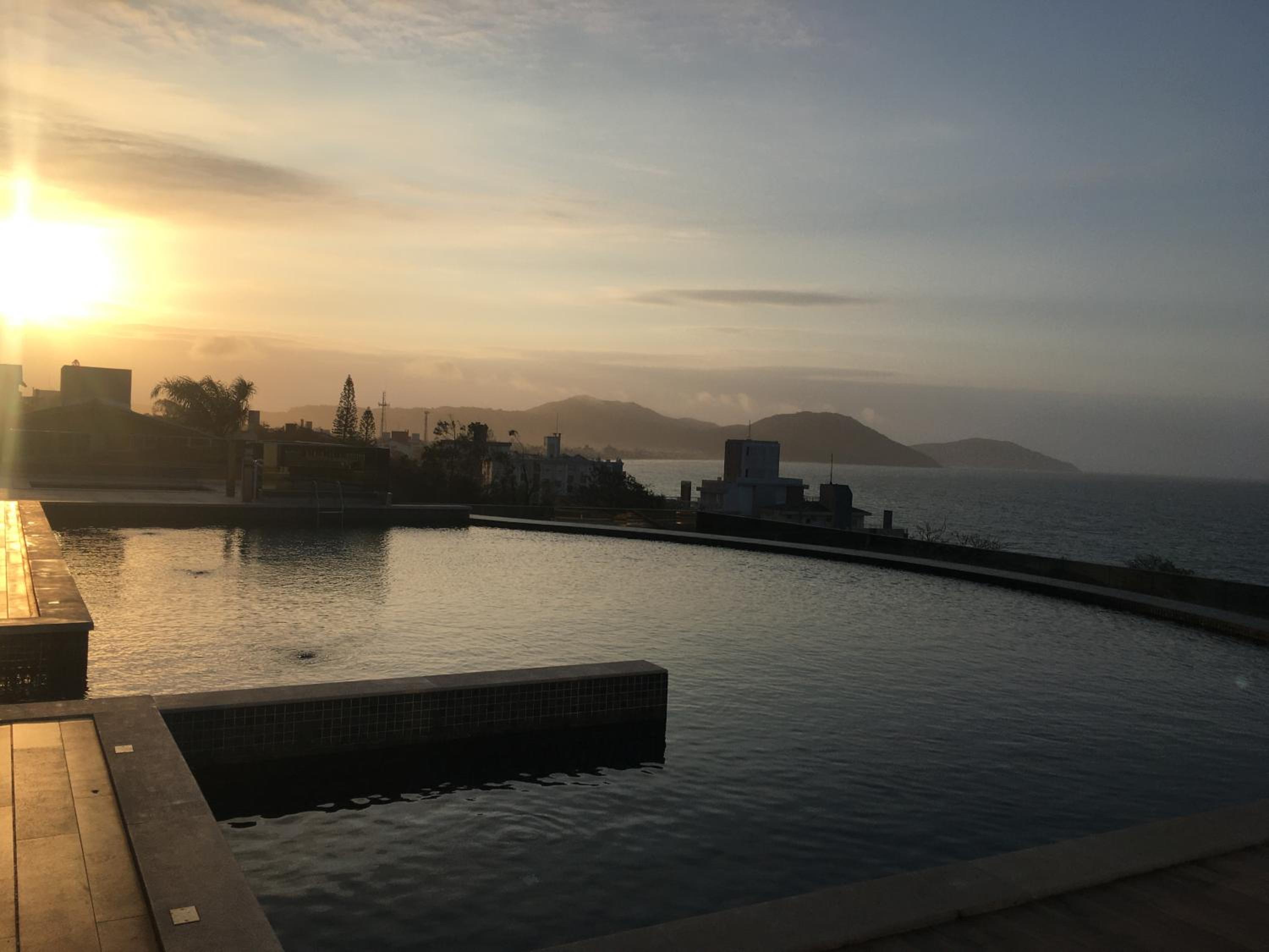 Apartamento Moderno - Piscina Borda Infinita - Vista magnífica para o mar view 3