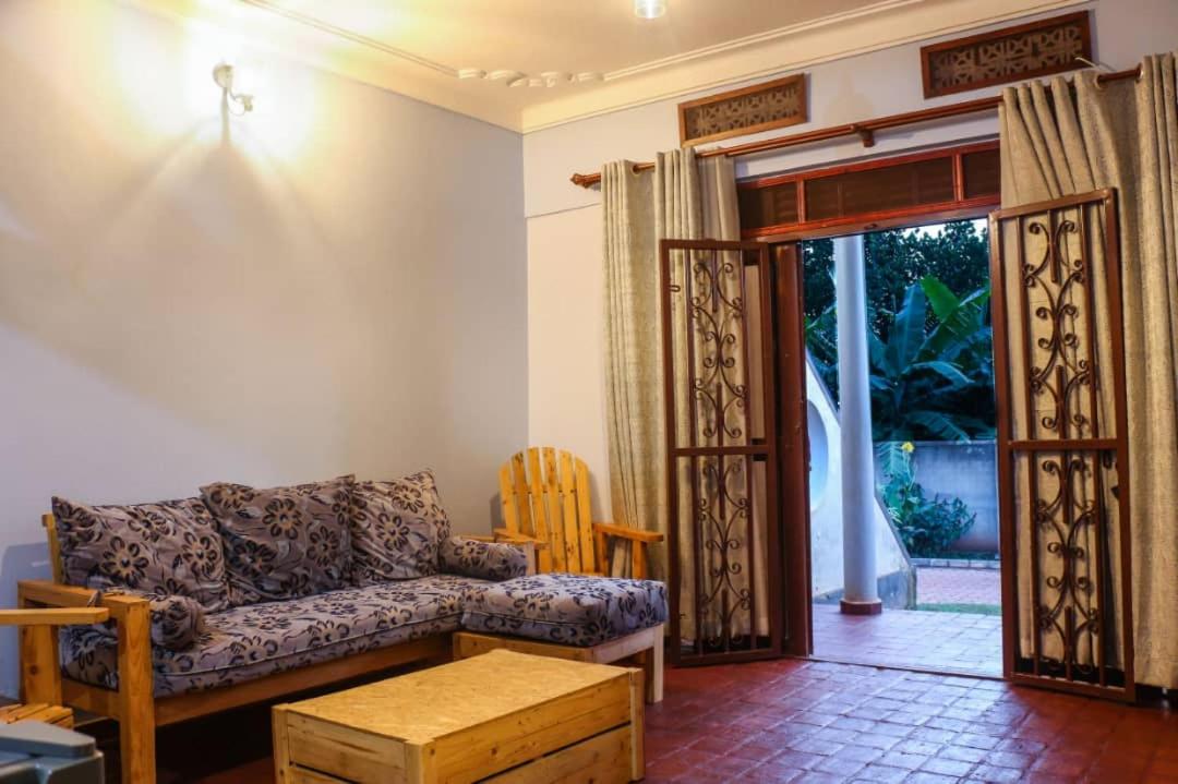 Kinzi Apartments Bar & Gardens view 4