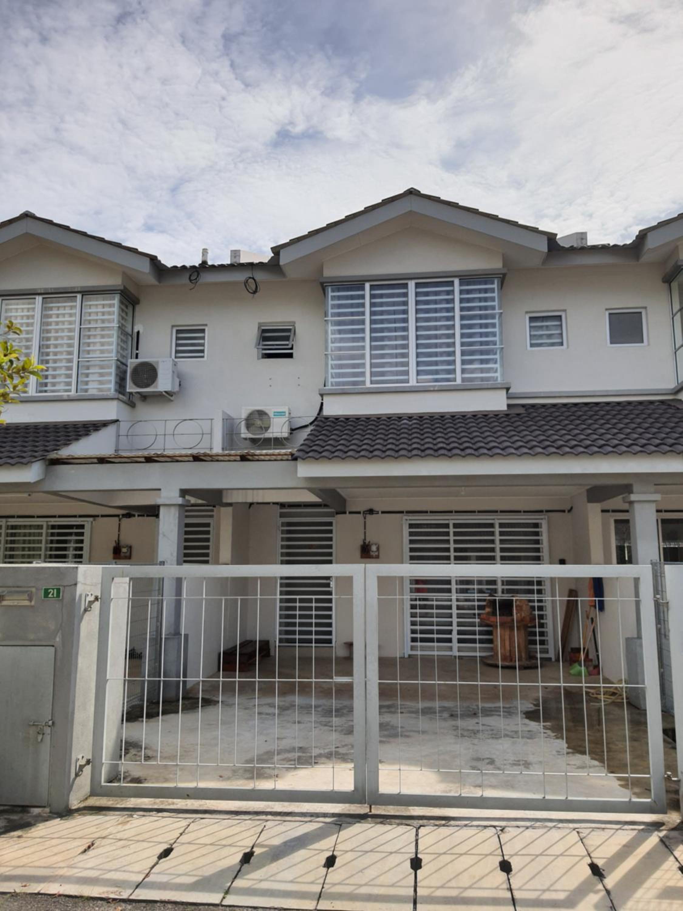 2 storey house near Lost World of Tambun for 5-7 pax photo 1