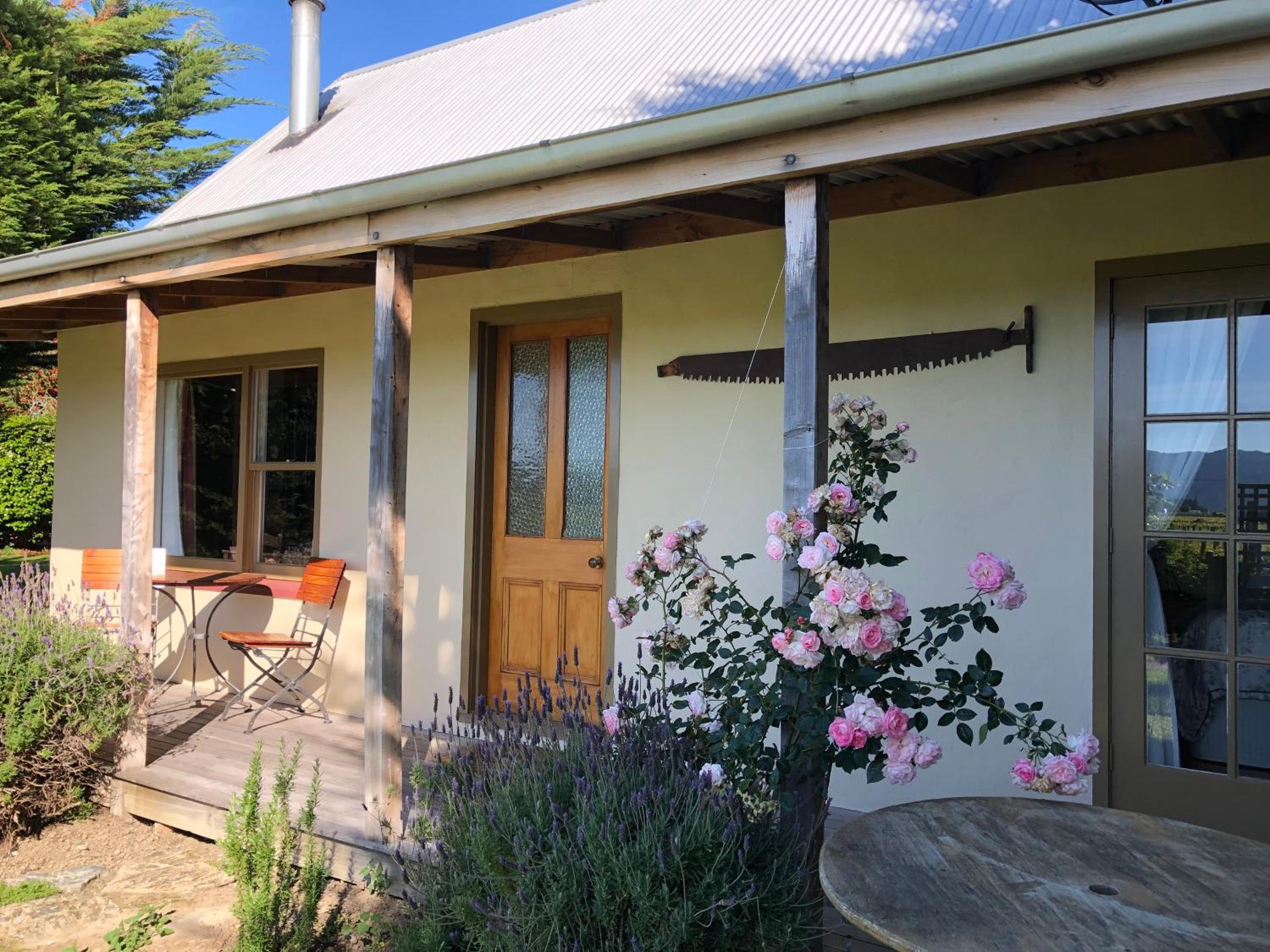 St Leonards Vineyard Cottages - Image 3