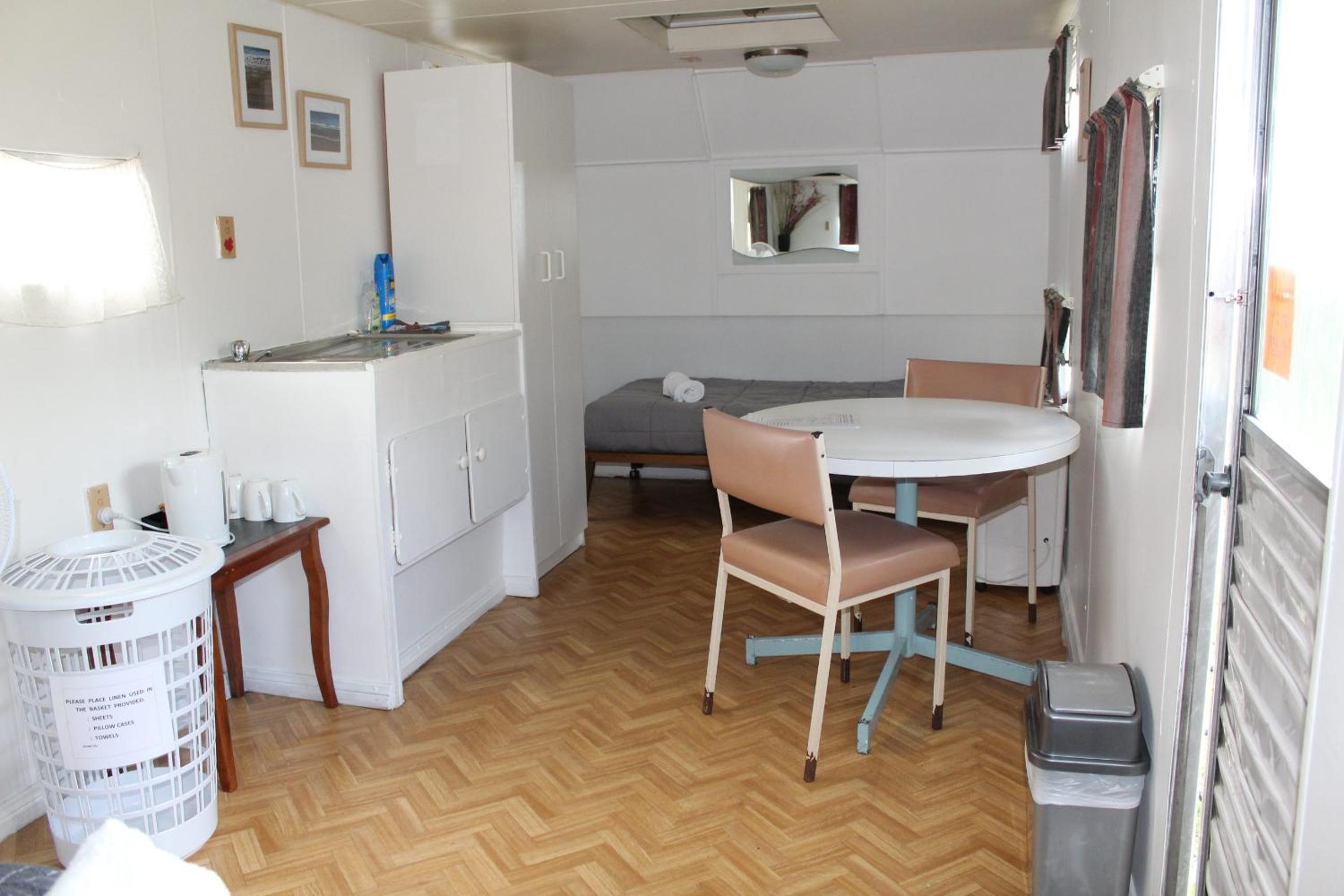 Batemans Bay Holiday Park & Hostel