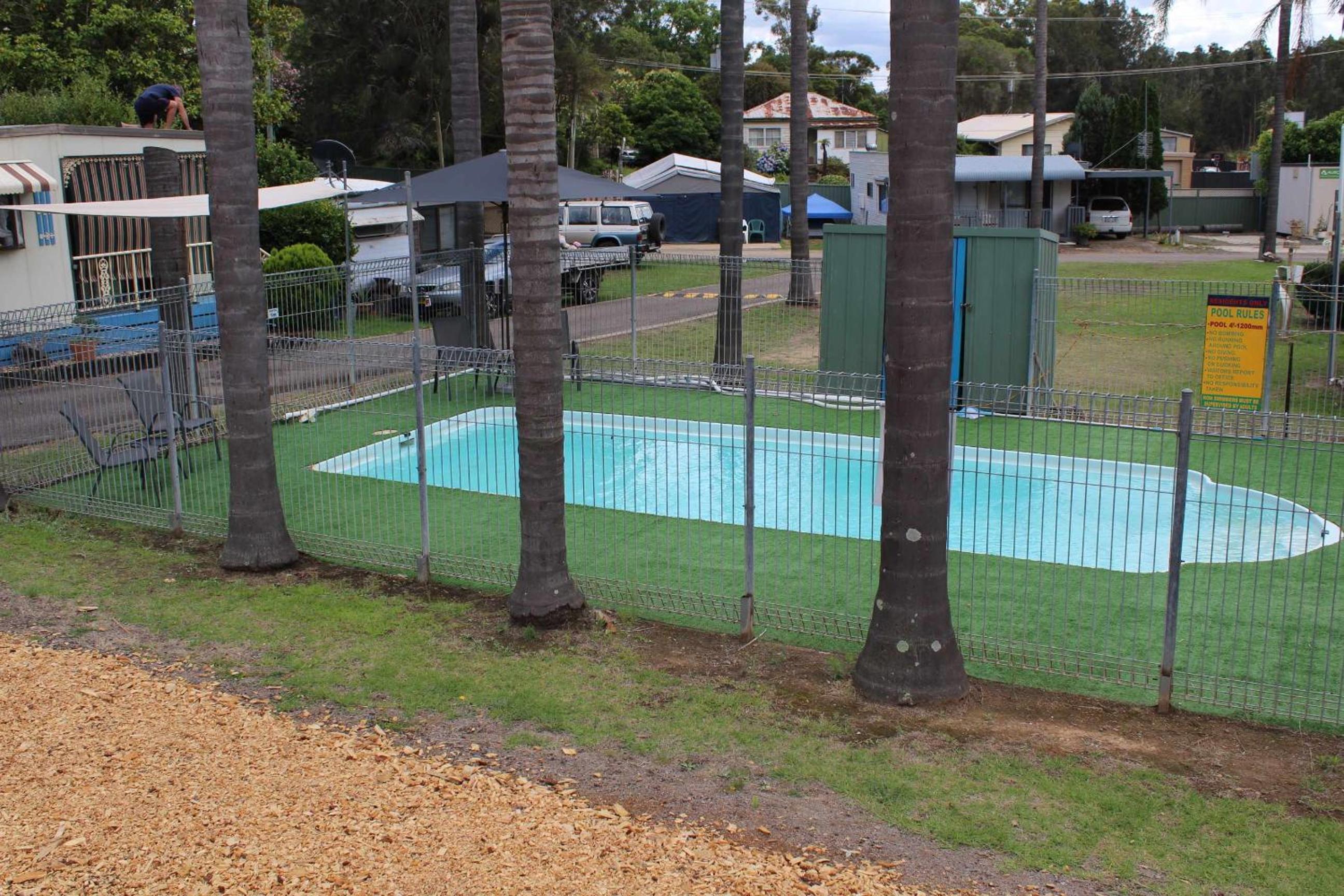 Batemans Bay Holiday Park & Hostel