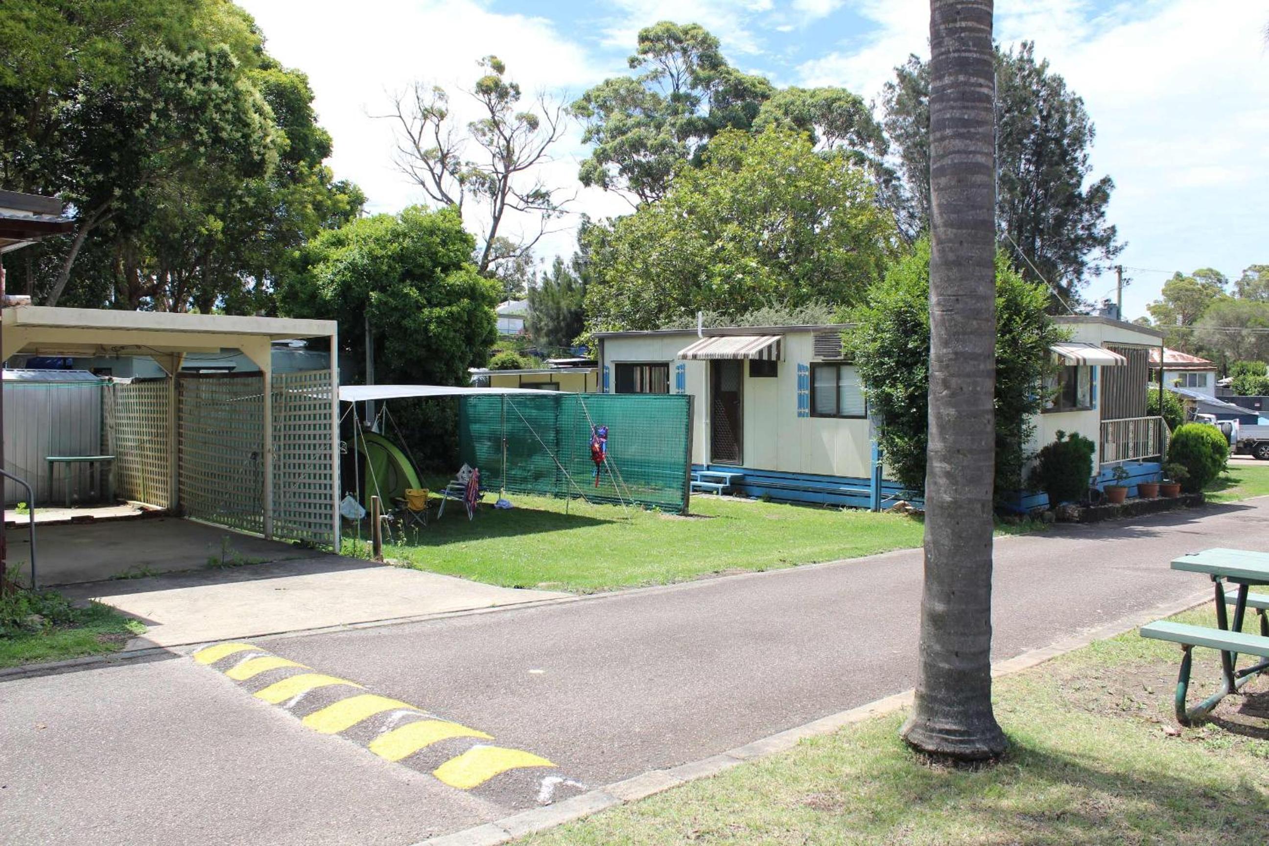 Batemans Bay Holiday Park & Hostel