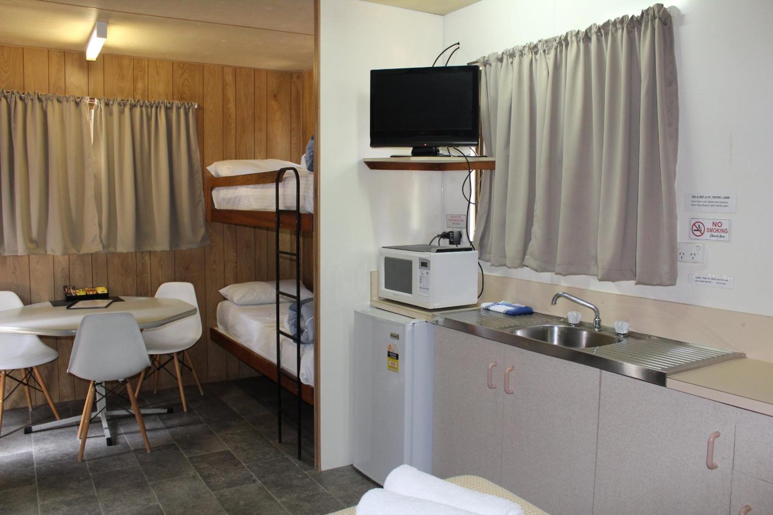 Batemans Bay Holiday Park & Hostel