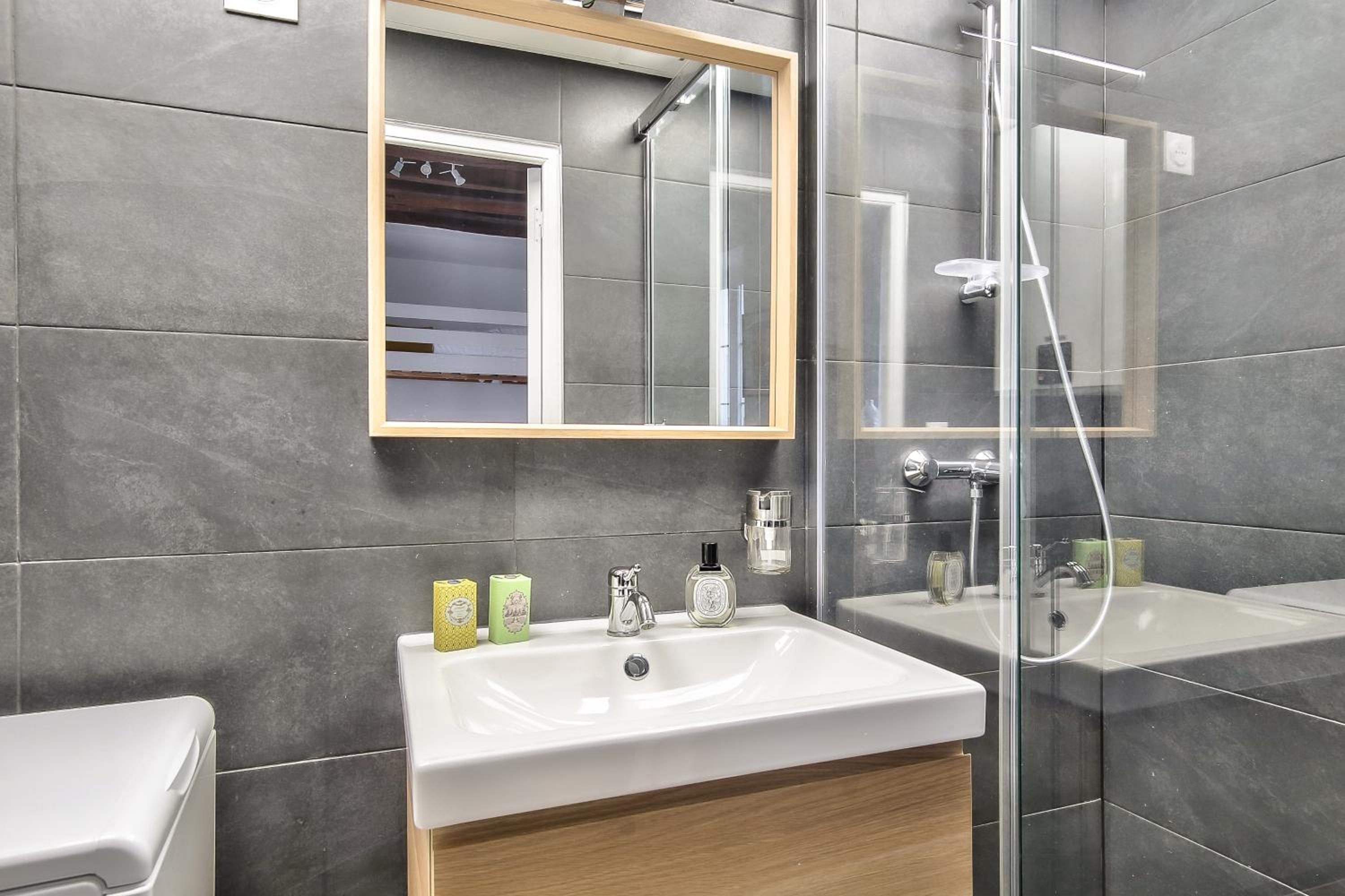 Lovely Mezzanine Studio in the Heart of Paris 3M