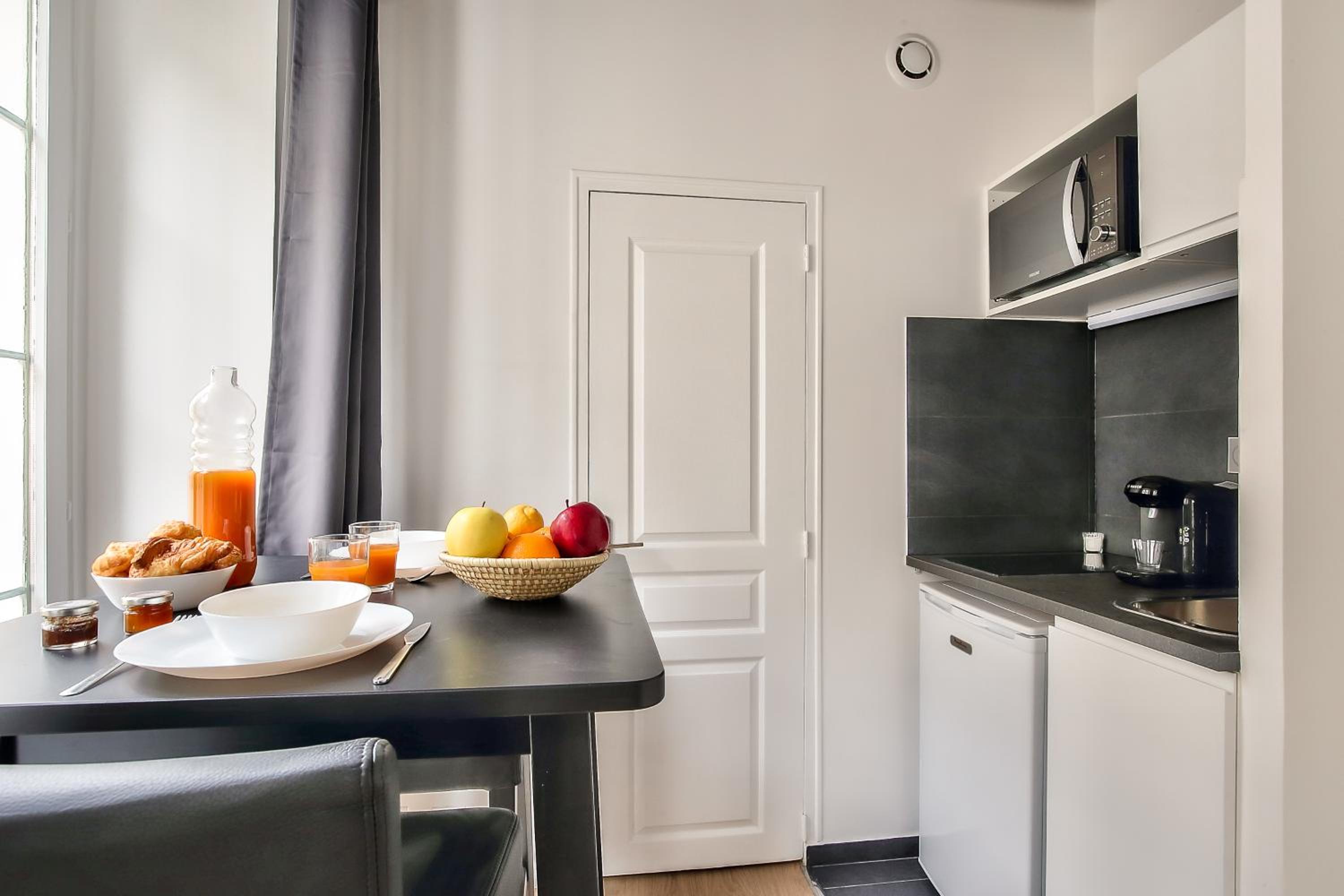 Lovely Mezzanine Studio in the Heart of Paris 3M