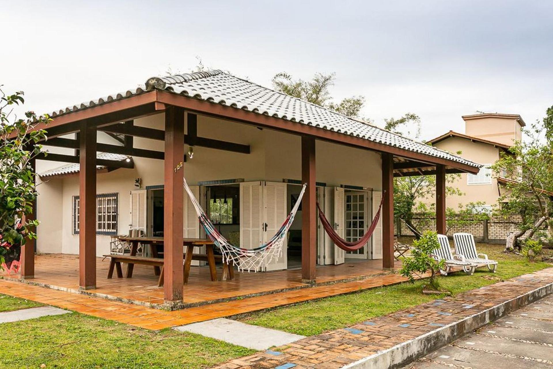 Casa em meio a natureza, em frente ao canal