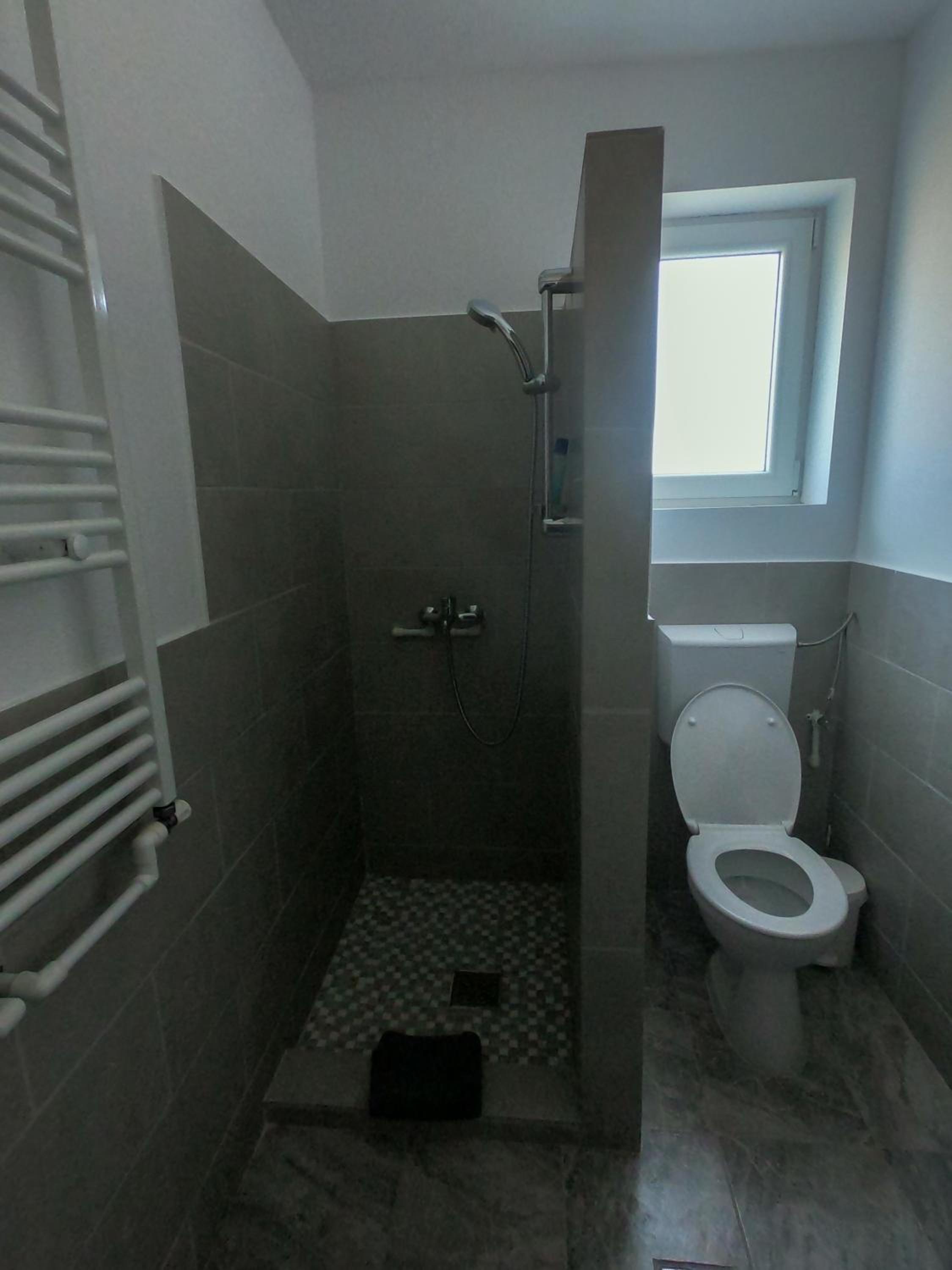 Photo 33