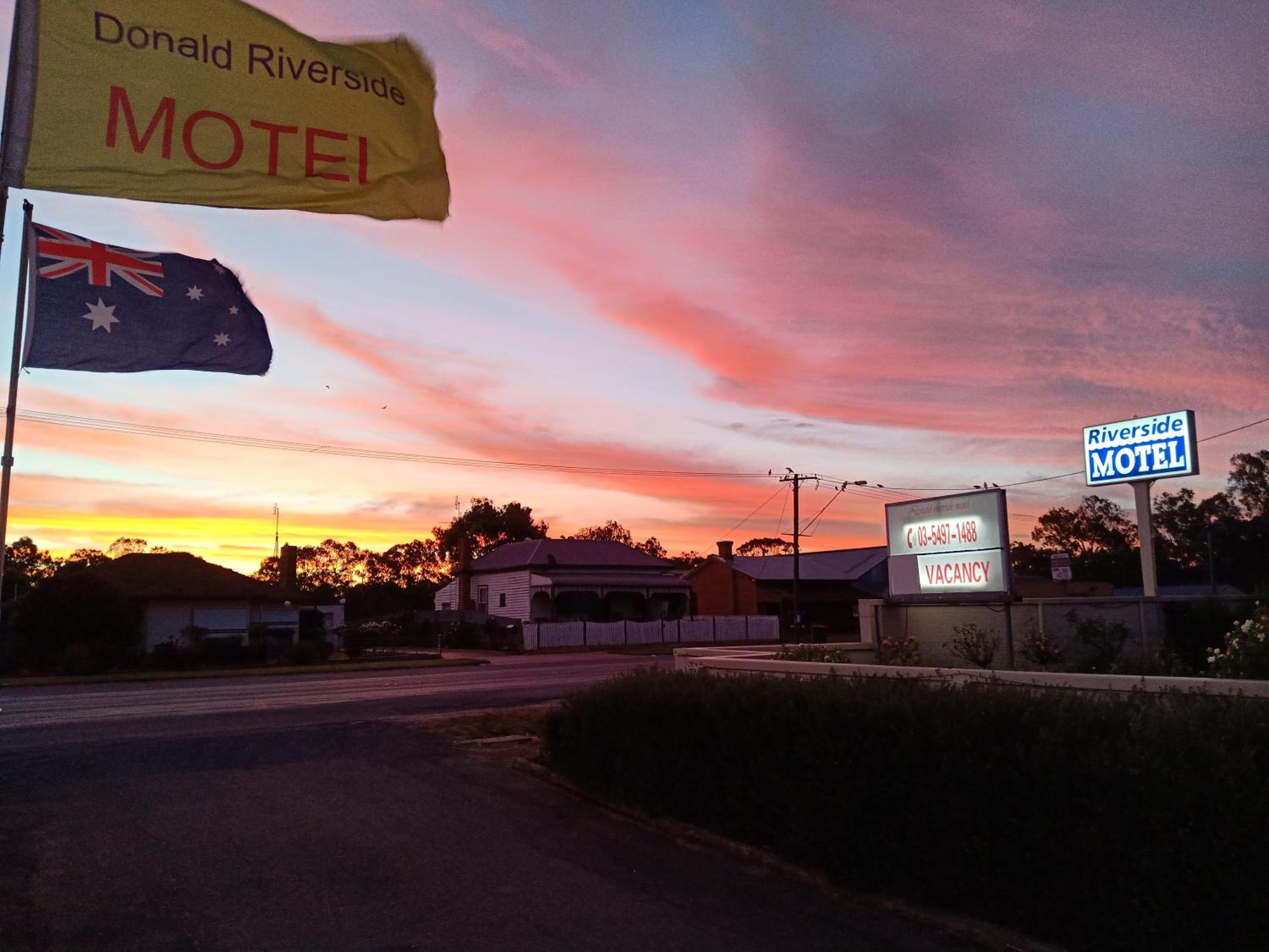 Donald Riverside Motel