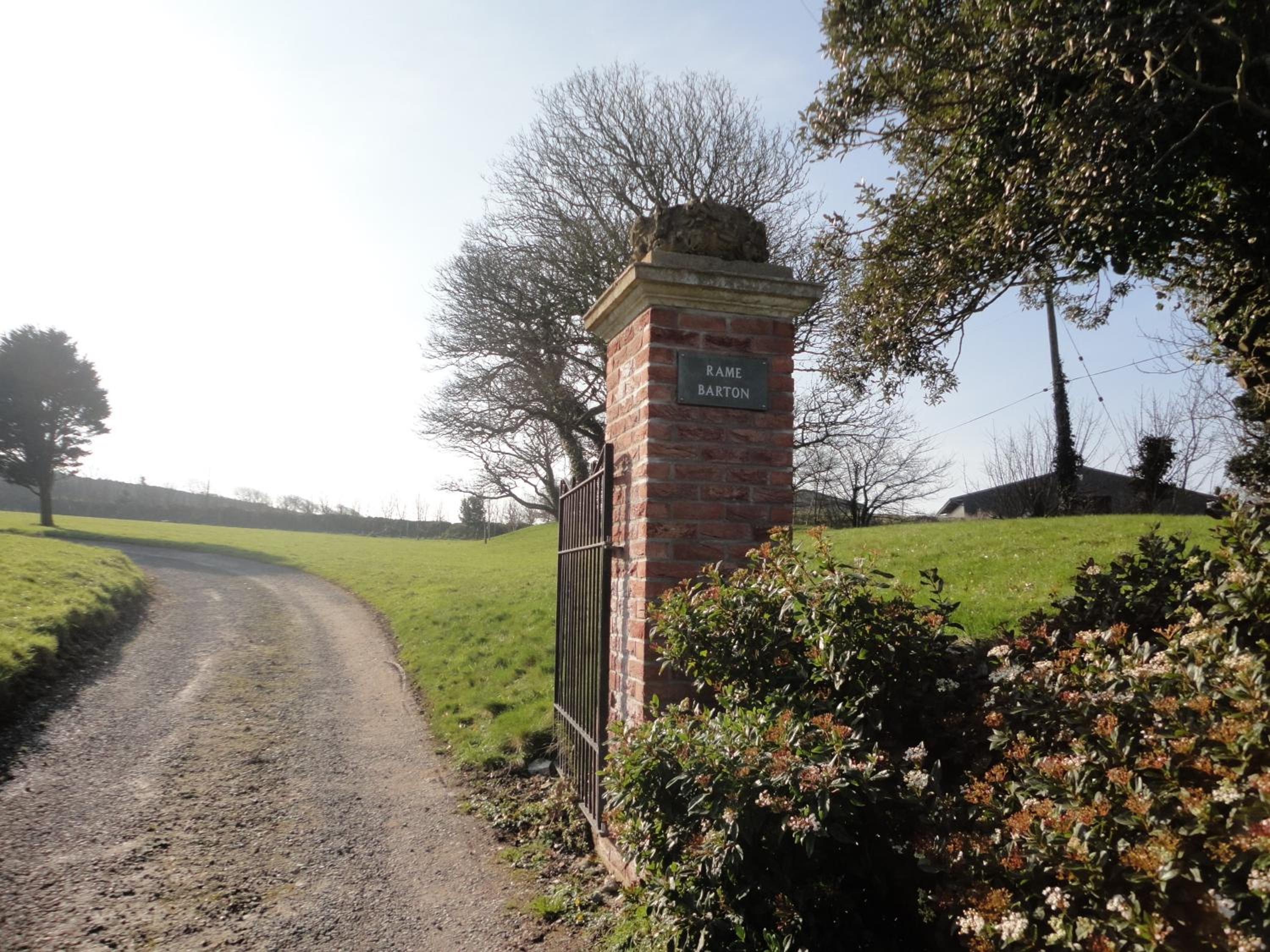 Rame Barton Guest House and Pottery
