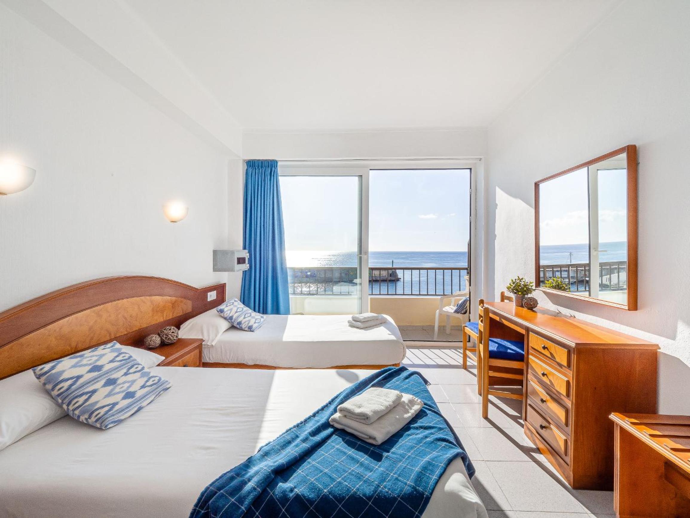 Hostal Port Corona