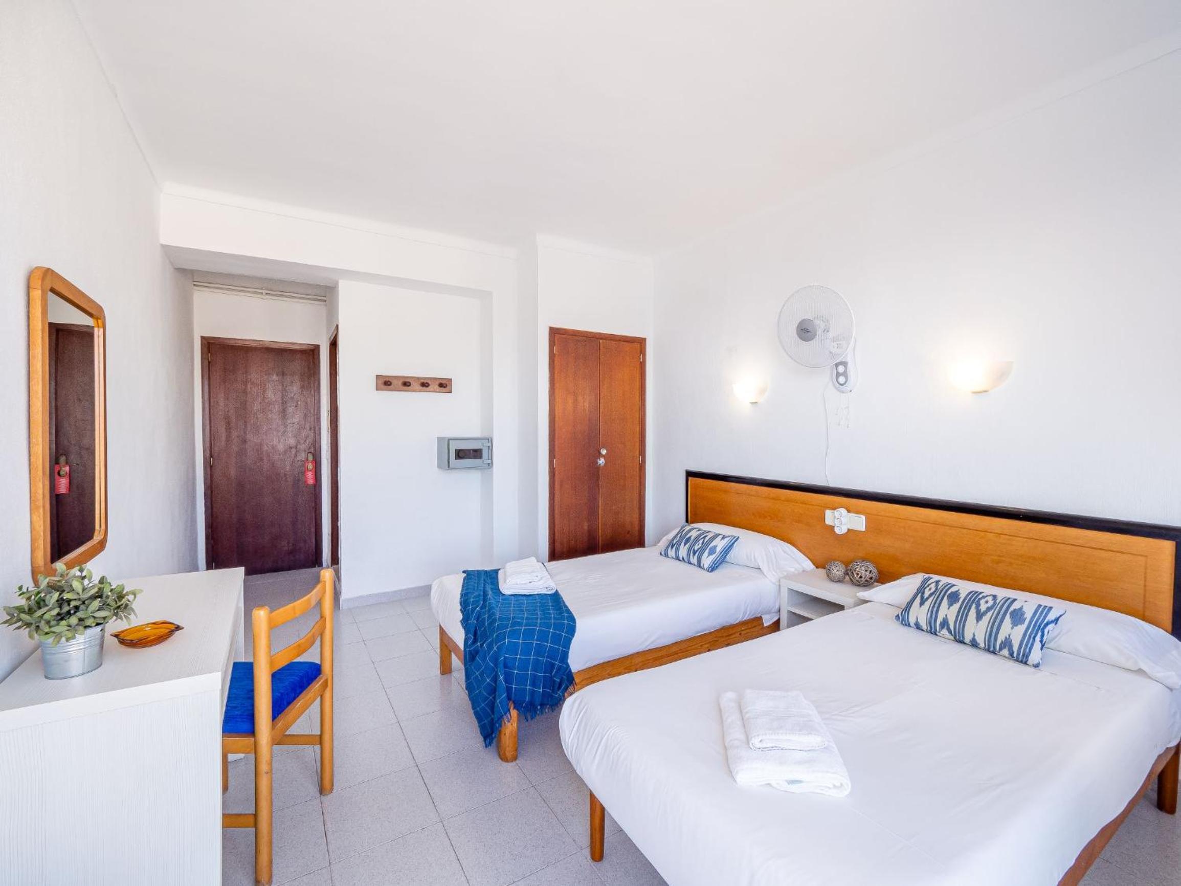 Hostal Port Corona