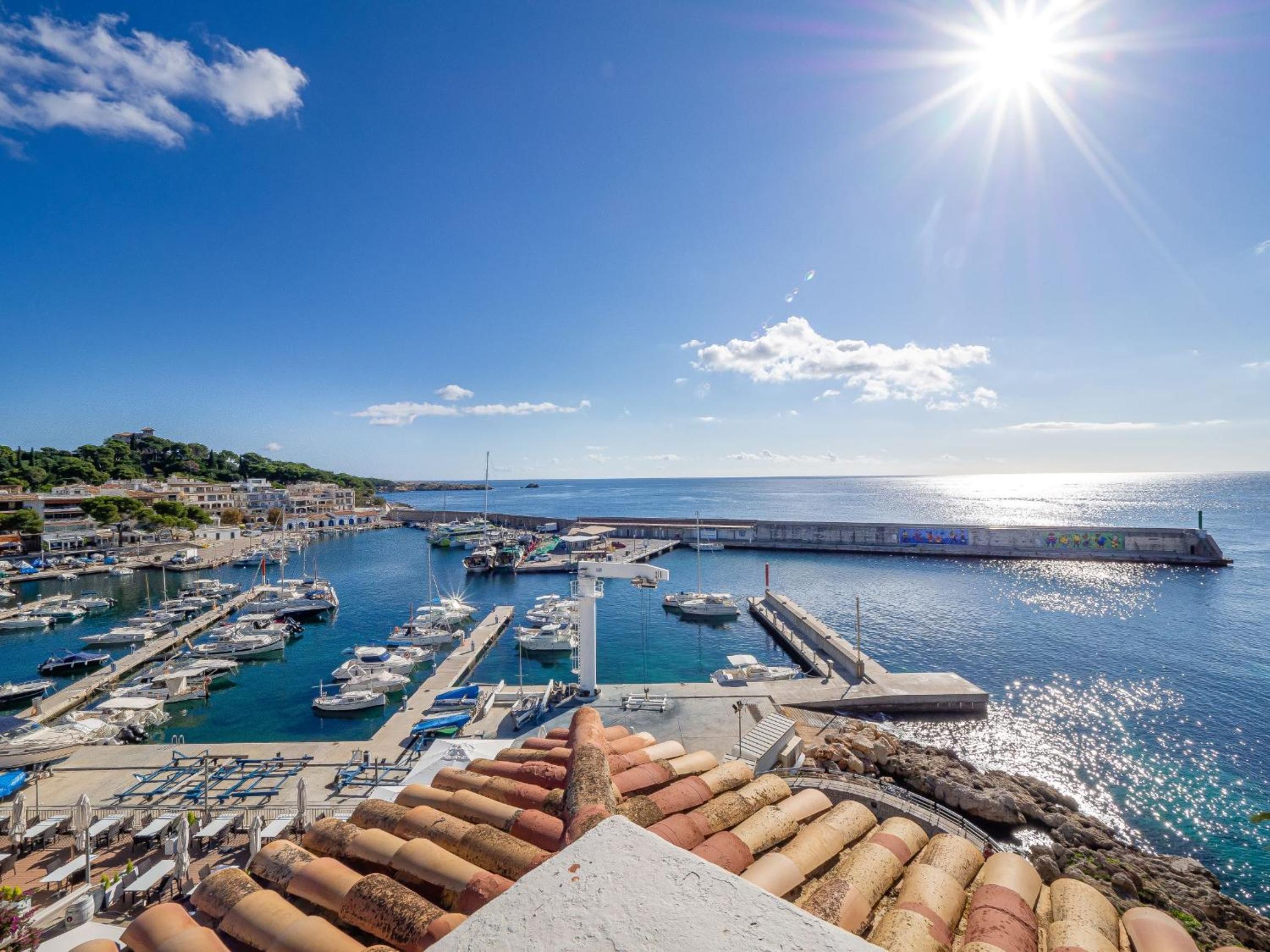 Hostal Port Corona