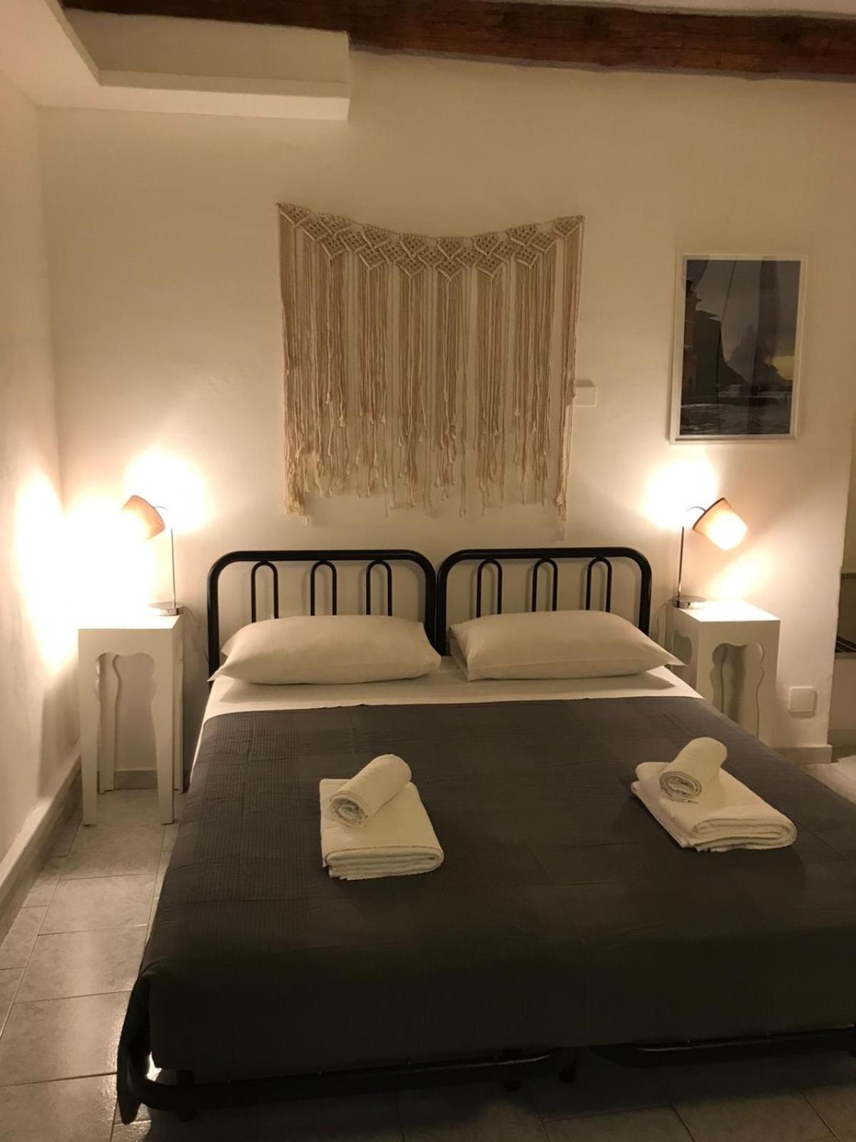 Camere Carlo en Vernazza — hotel room