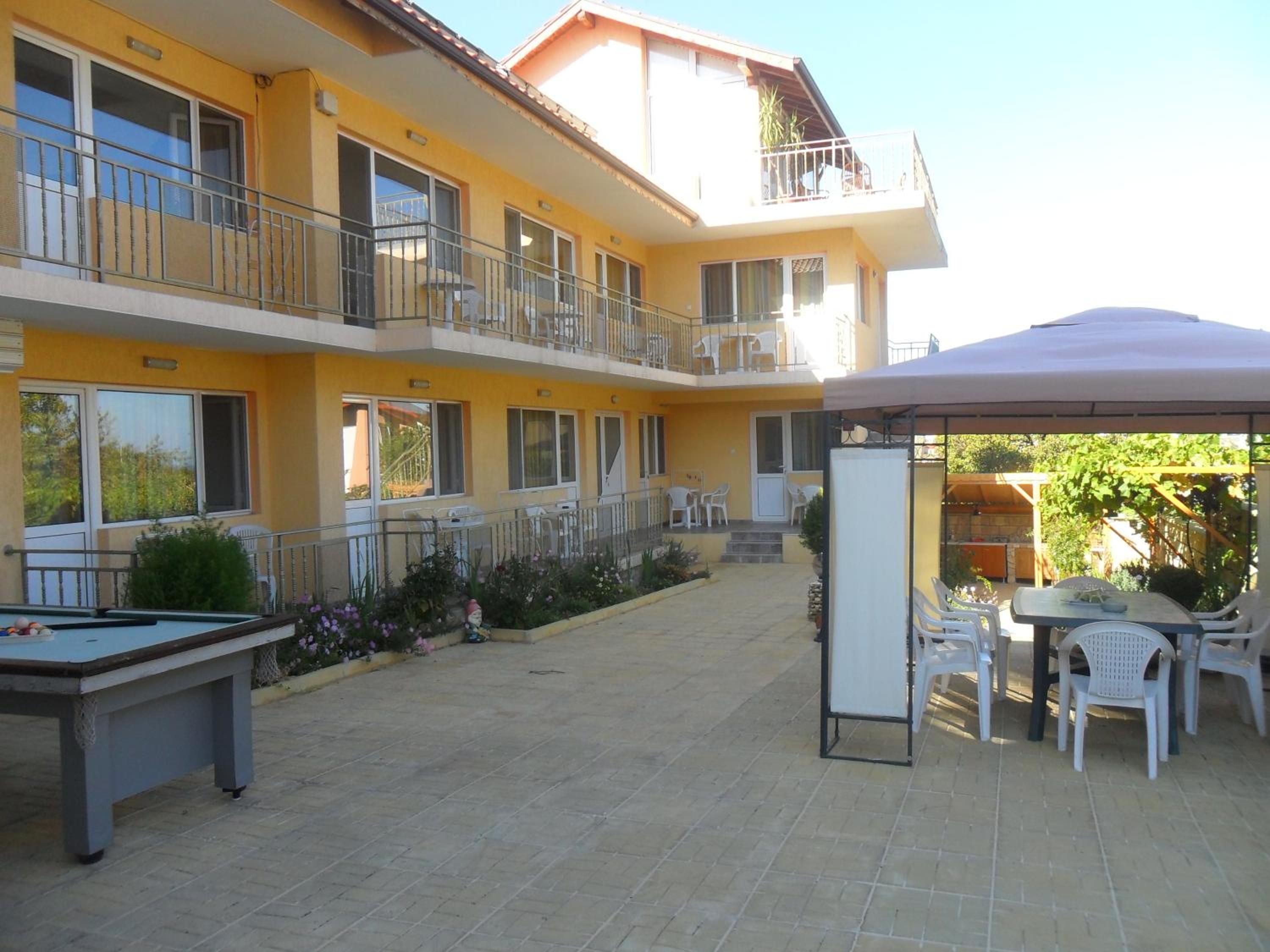 Hotel Eleonor Guest House - Image 1