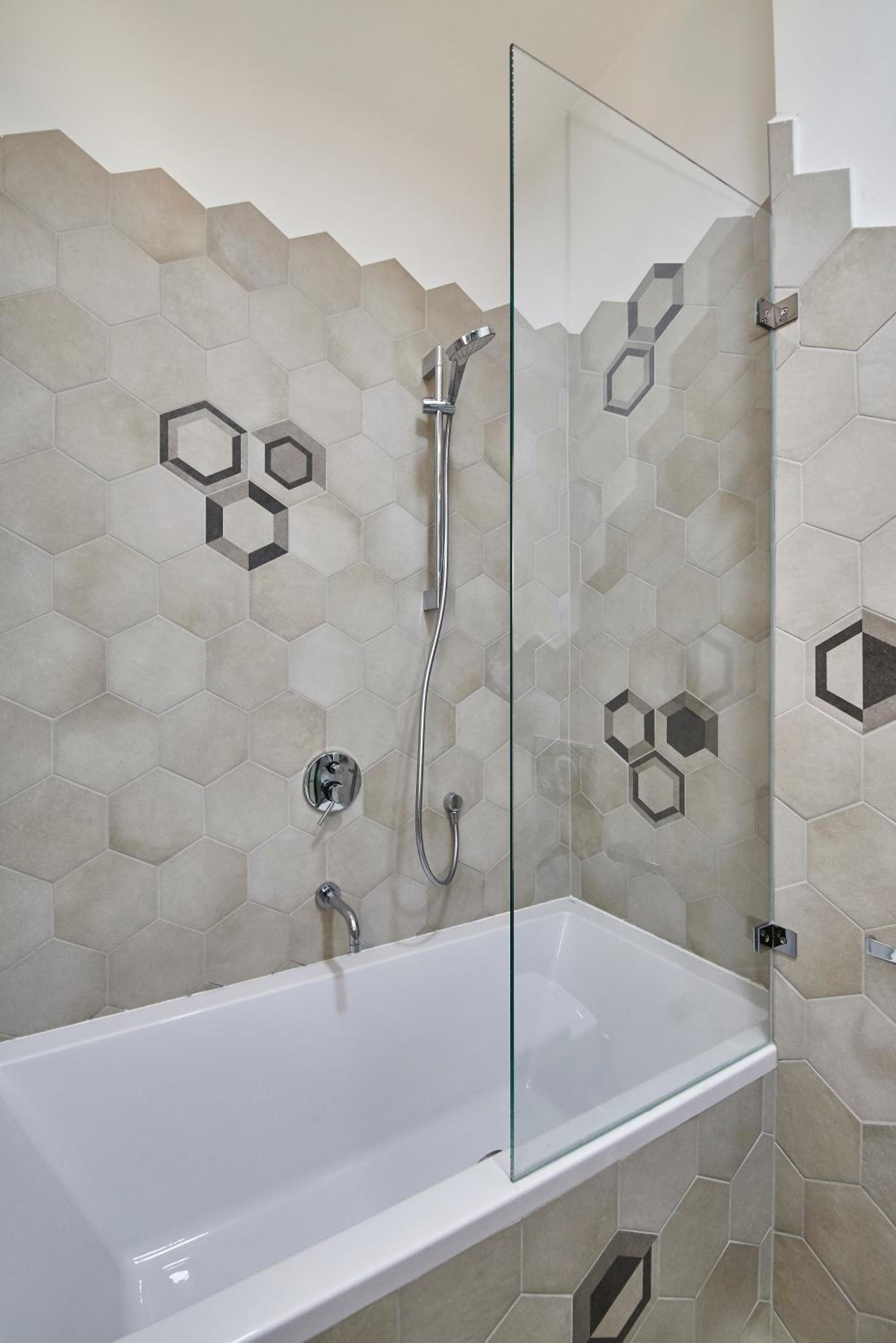 ORANGEHOMES Unique design 3 bathrooms flat