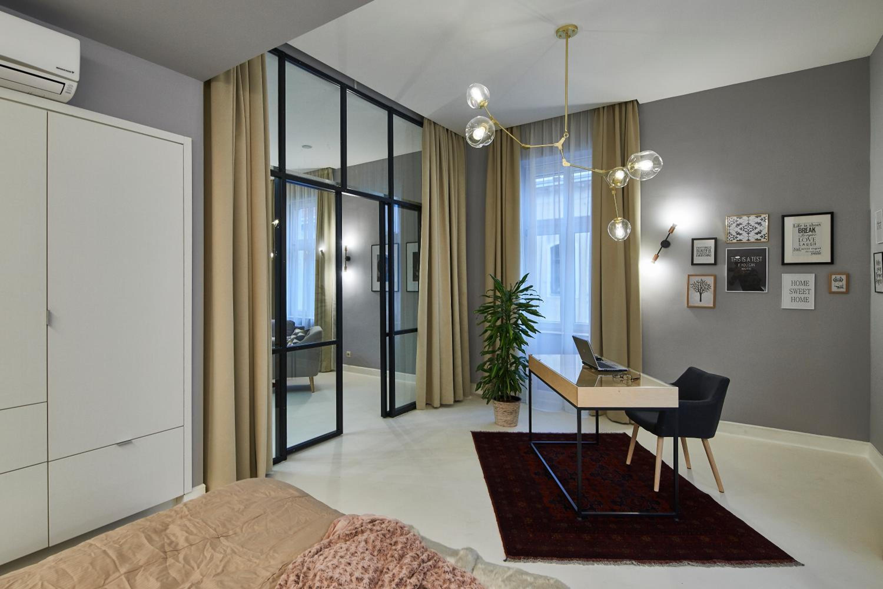 ORANGEHOMES Unique design 3 bathrooms flat